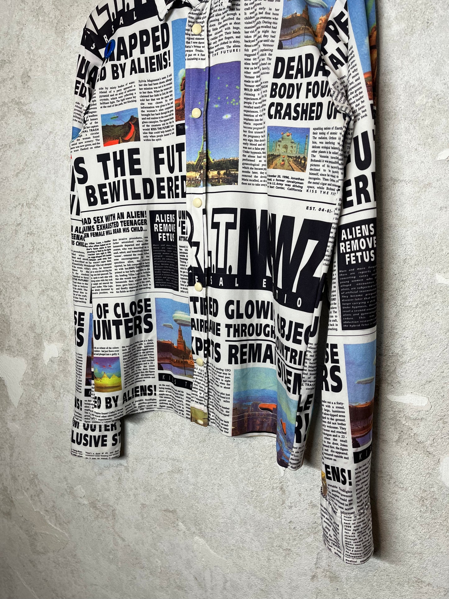 Walter van Beirendonck W< rare 1997 newspaper alien shirt - L