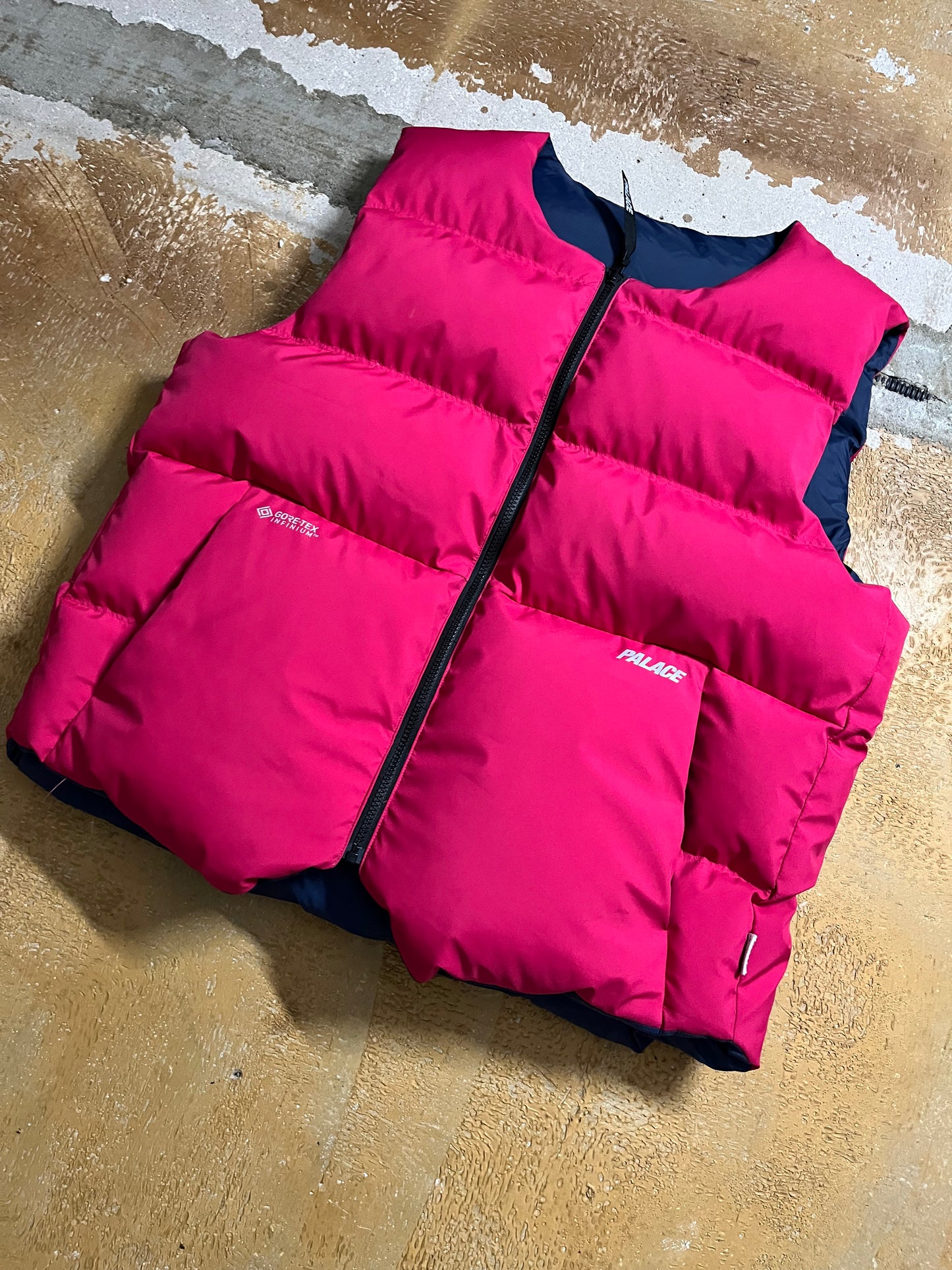Palace Reversible Gore-Tex puffer bodywarmer - XL