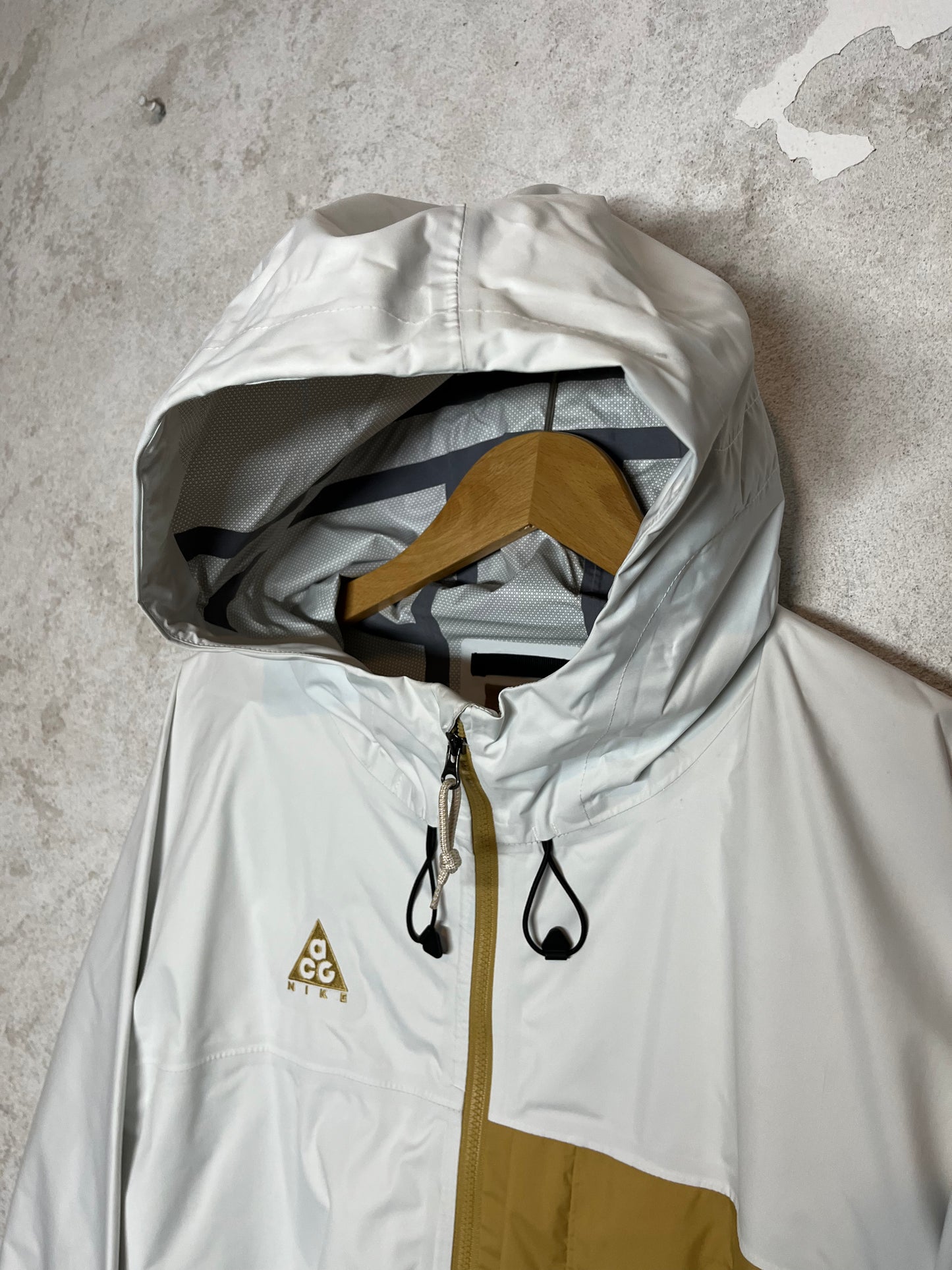 Nike ACG all conditions gear rain jacket - L