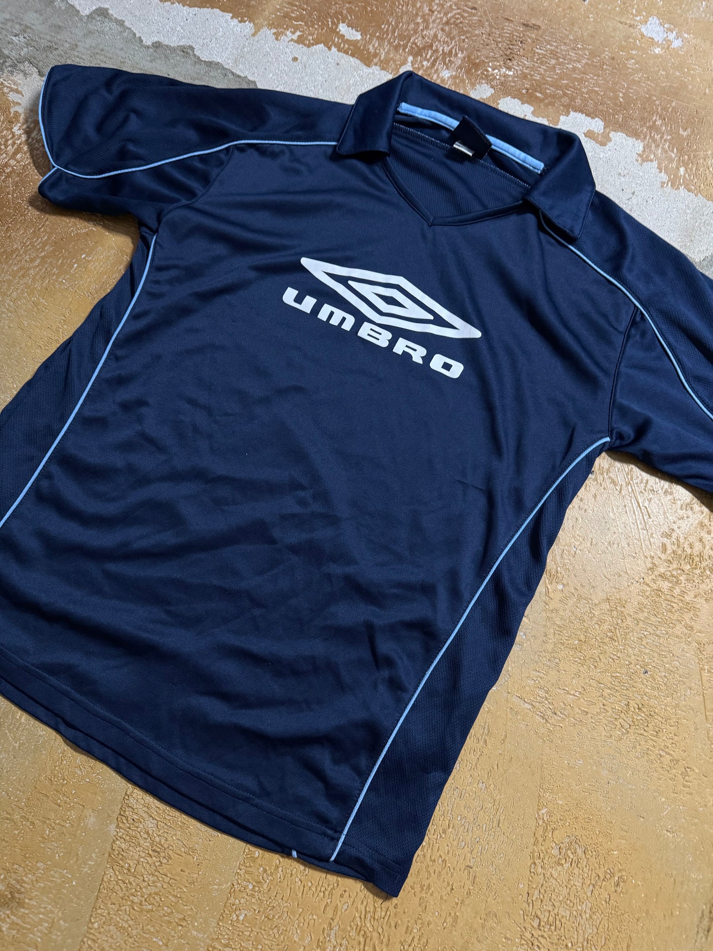 Umbro vintage football jersey shirt - M