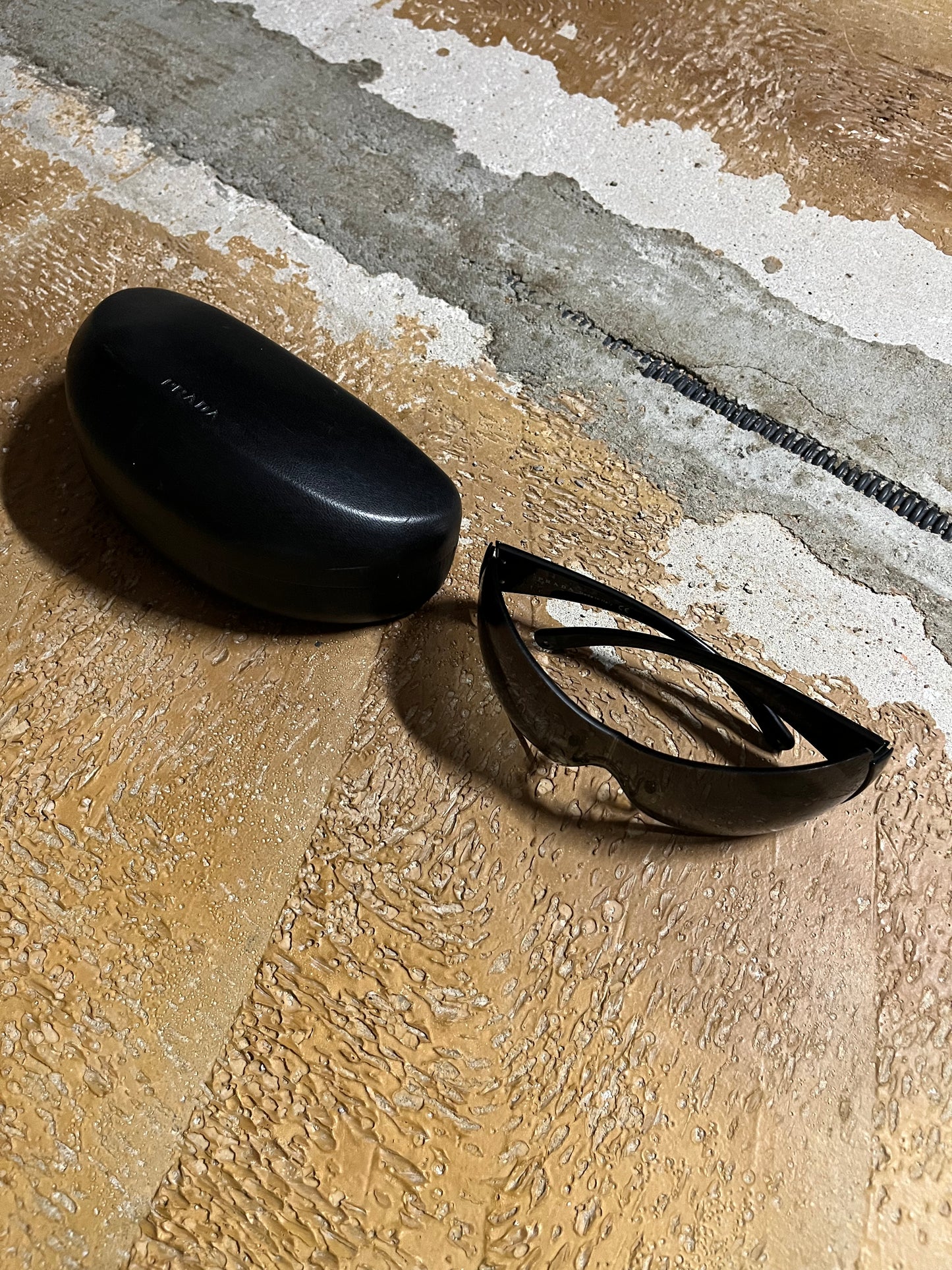 Prada vintage shield sunglasses + box [SPR 40 l 1AB-3M1 122 3N]