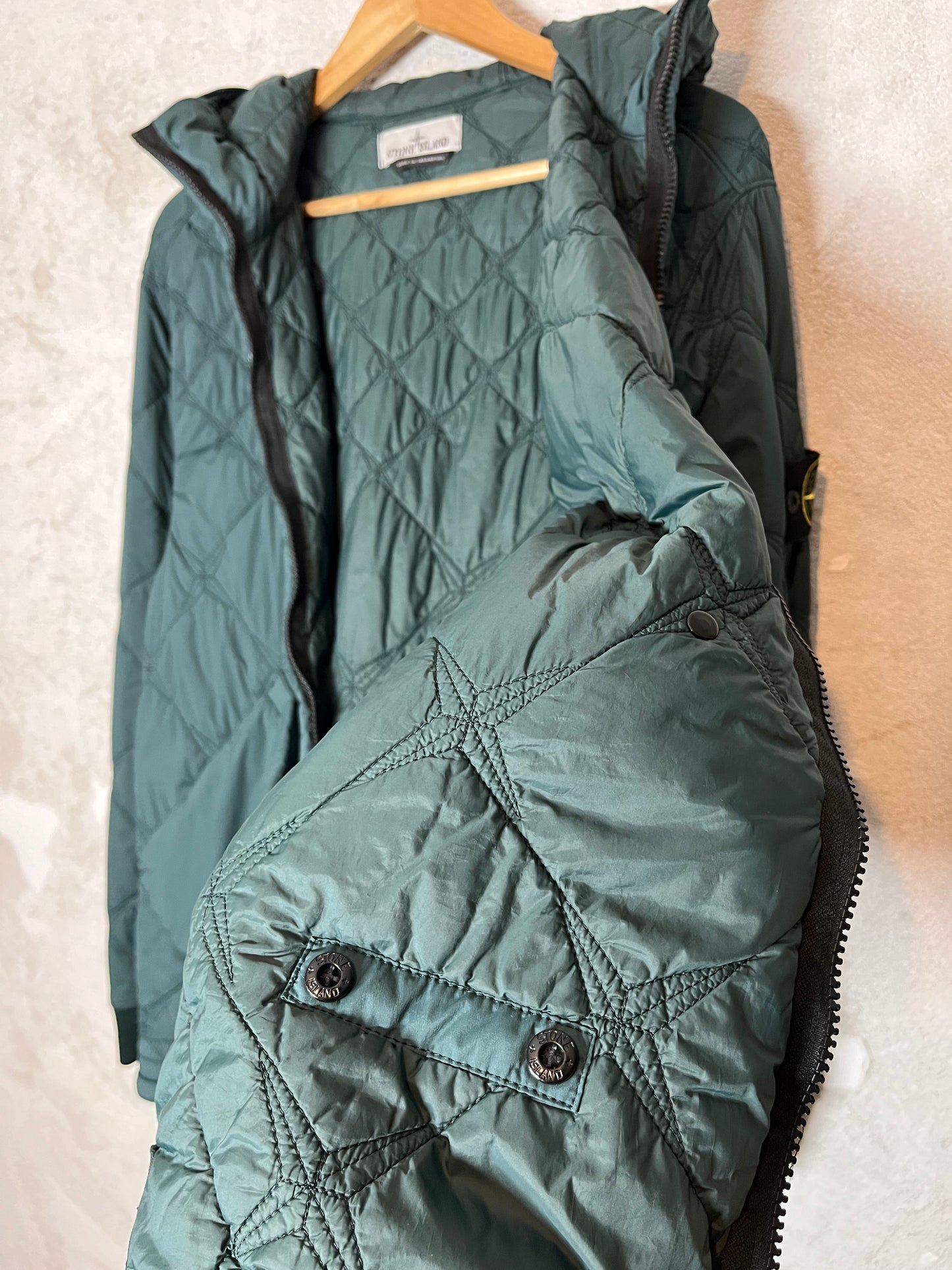 Stone Island Skin Touch Nylon Stella Primaloft-TC compass embroidered puffer jacket - L