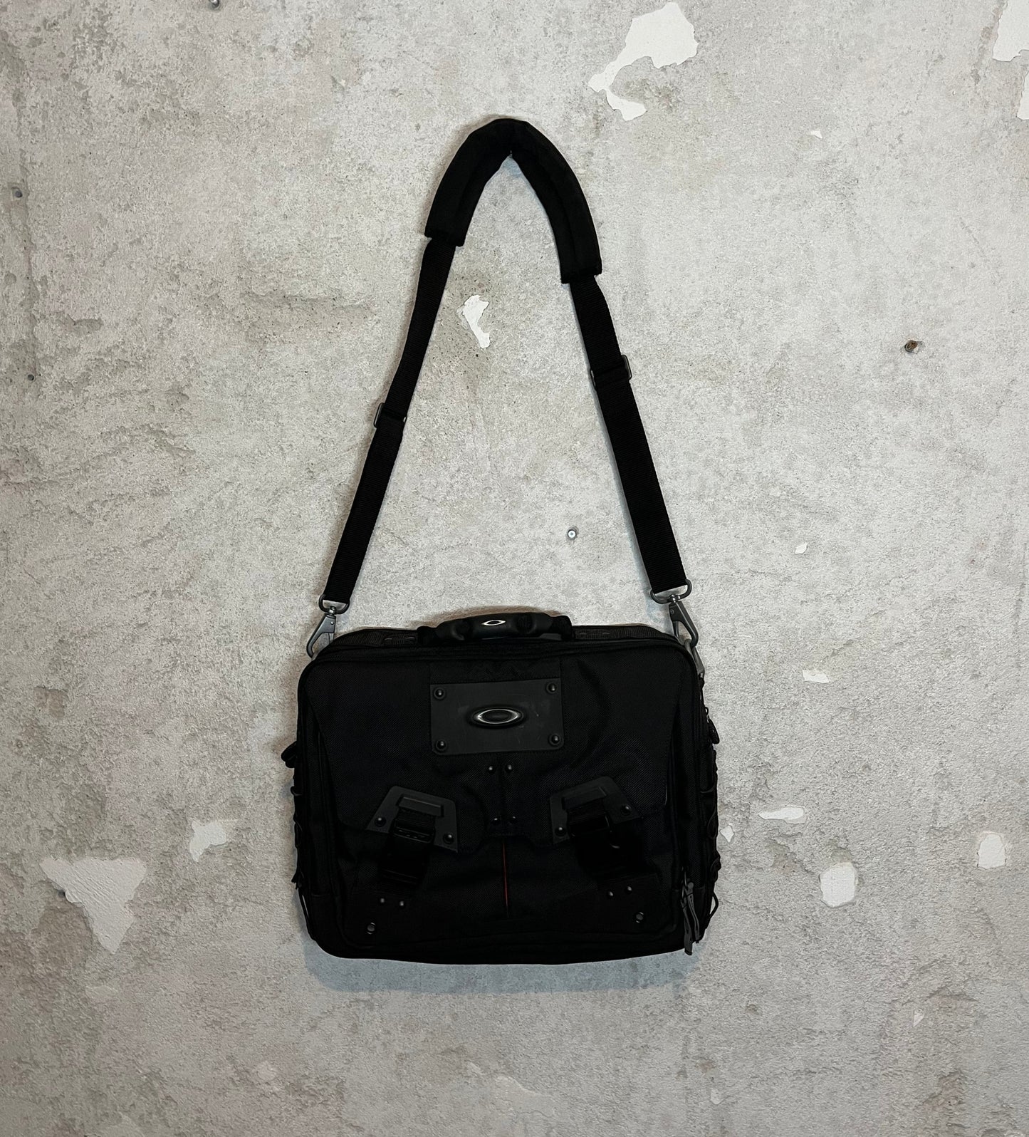 Oakley 2000s vintage retro archive laptop bag