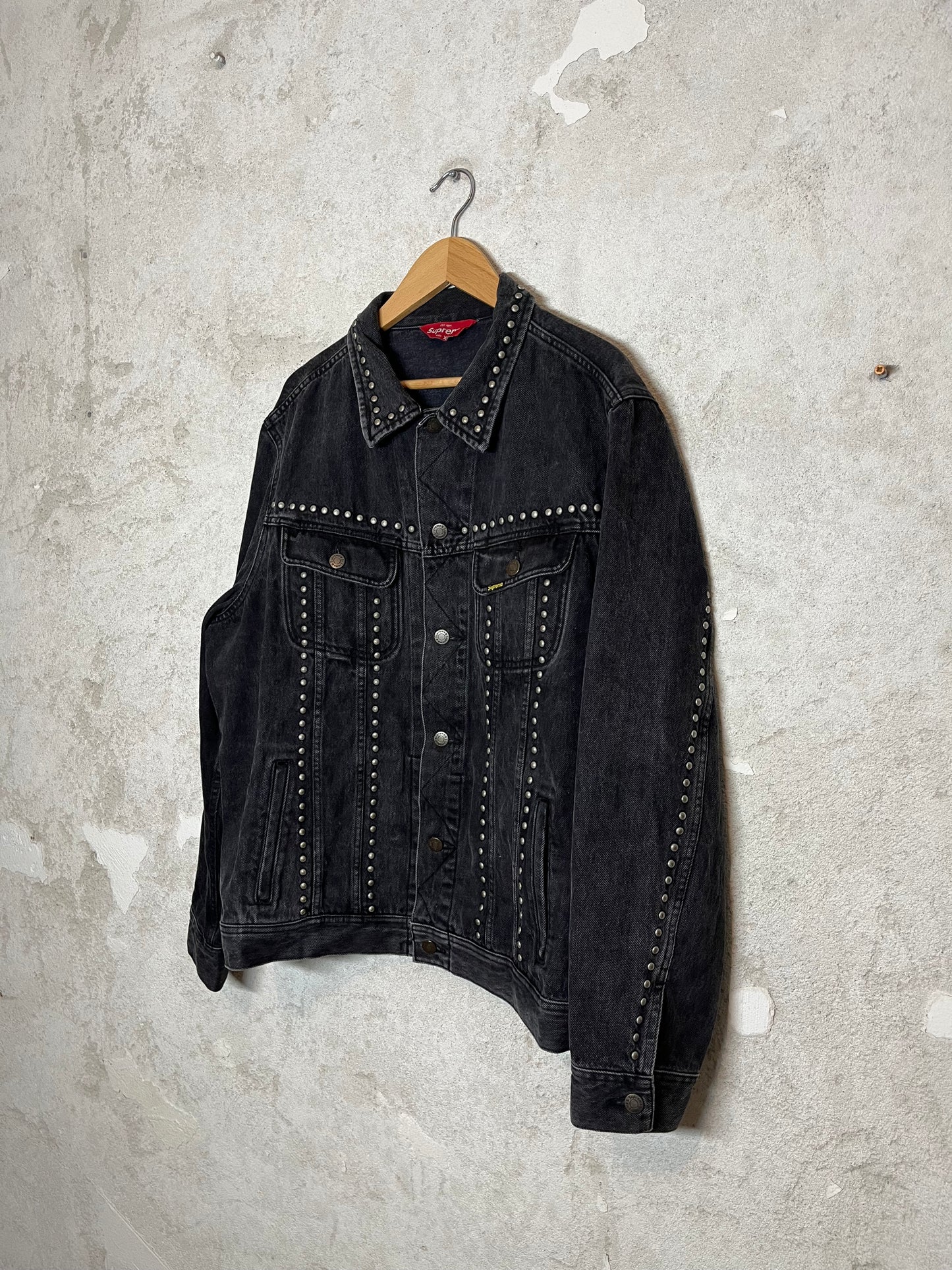 Supreme studded trucker denim jacket - XL