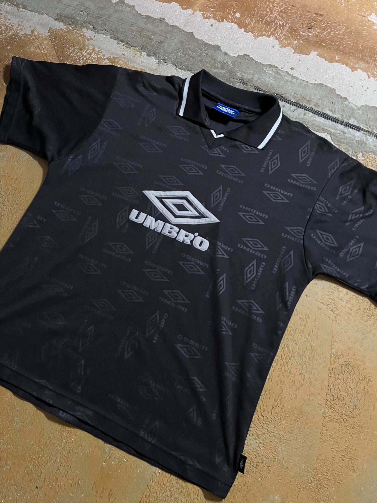 Umbro vintage sport shirt - L