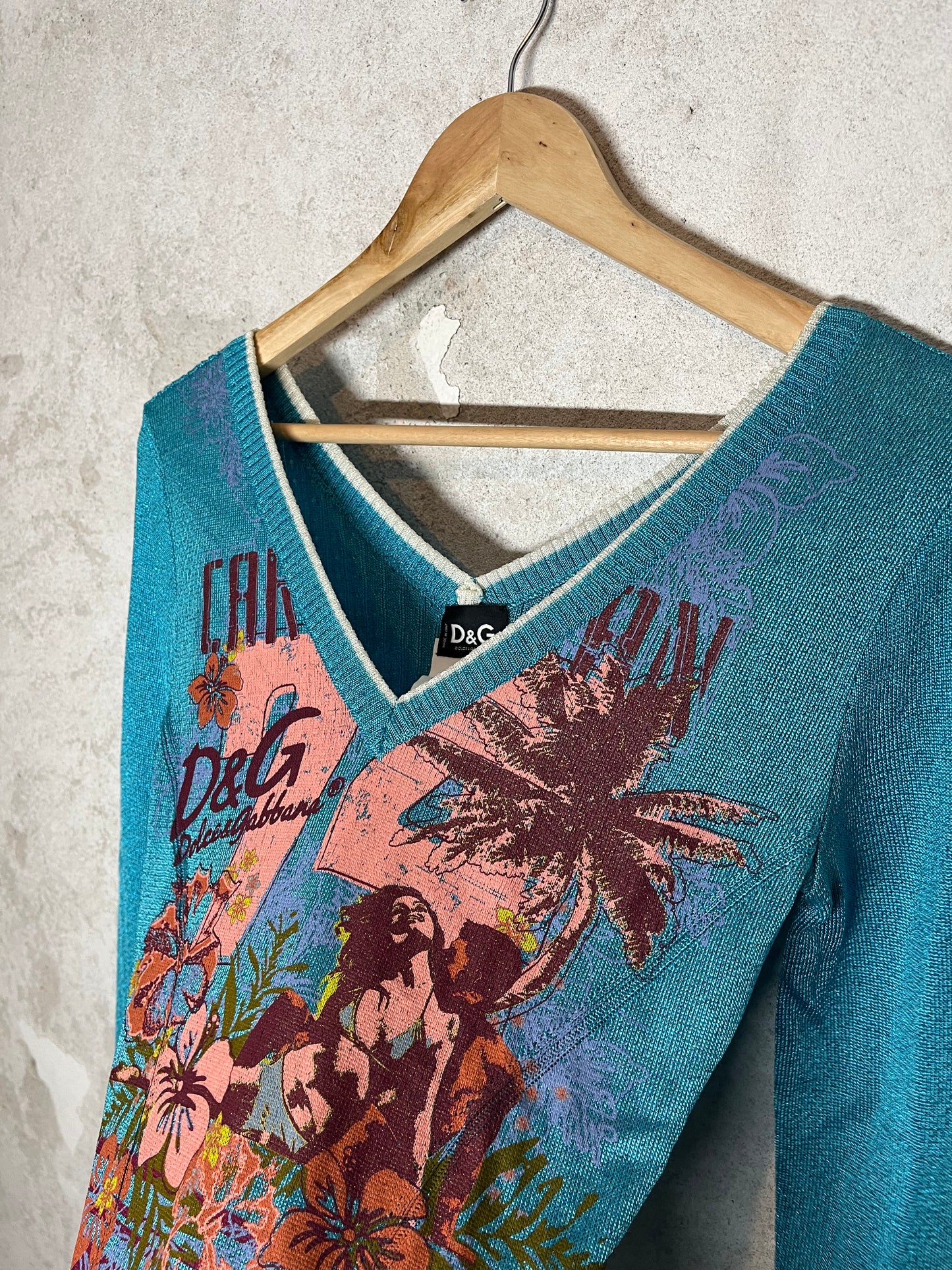 Dolce & Gabbana V neck sweatshirt - L