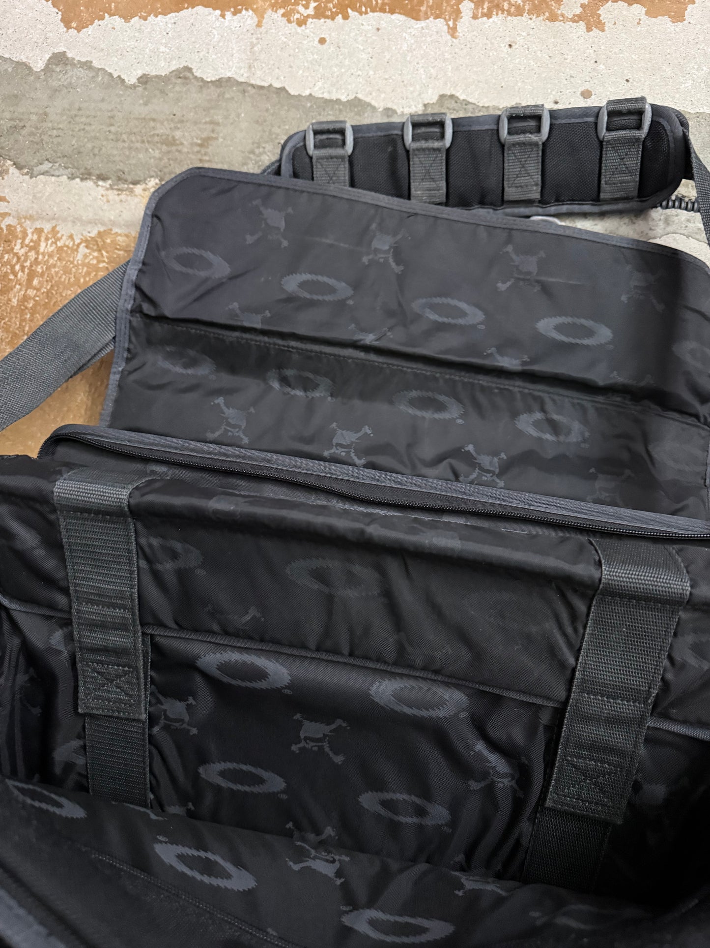 Oakley 2005 Dexter Tactical Field Gear laptop sling bag