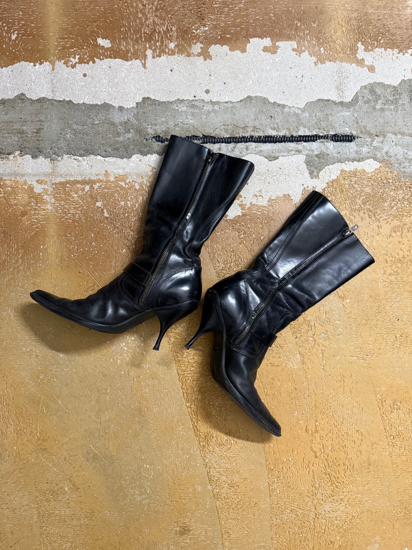 Miu Miu leather buckle heels - 38