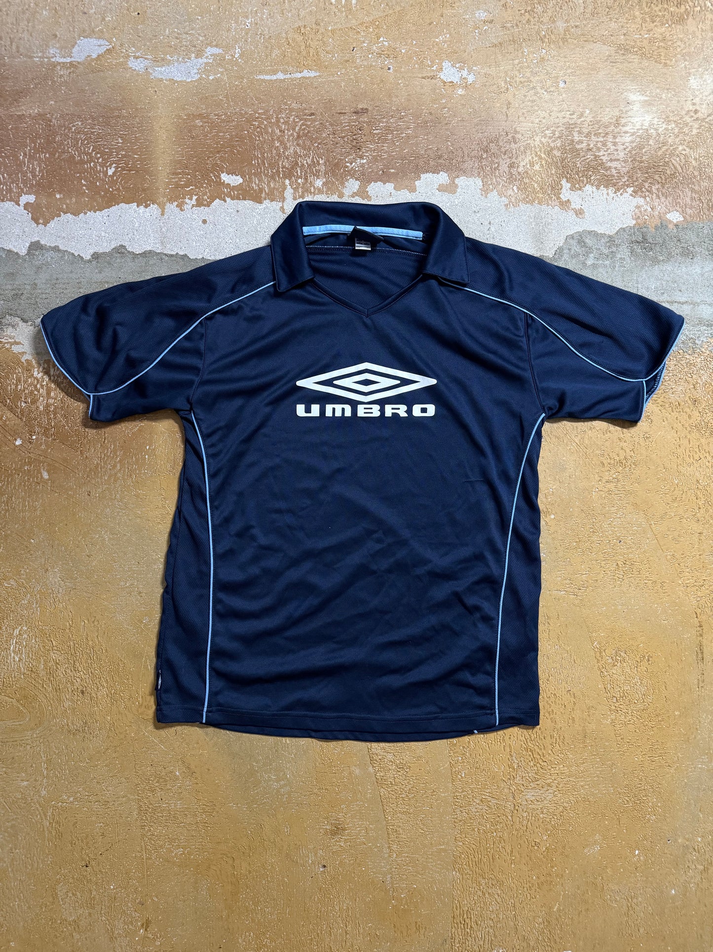 Umbro vintage football jersey shirt - M