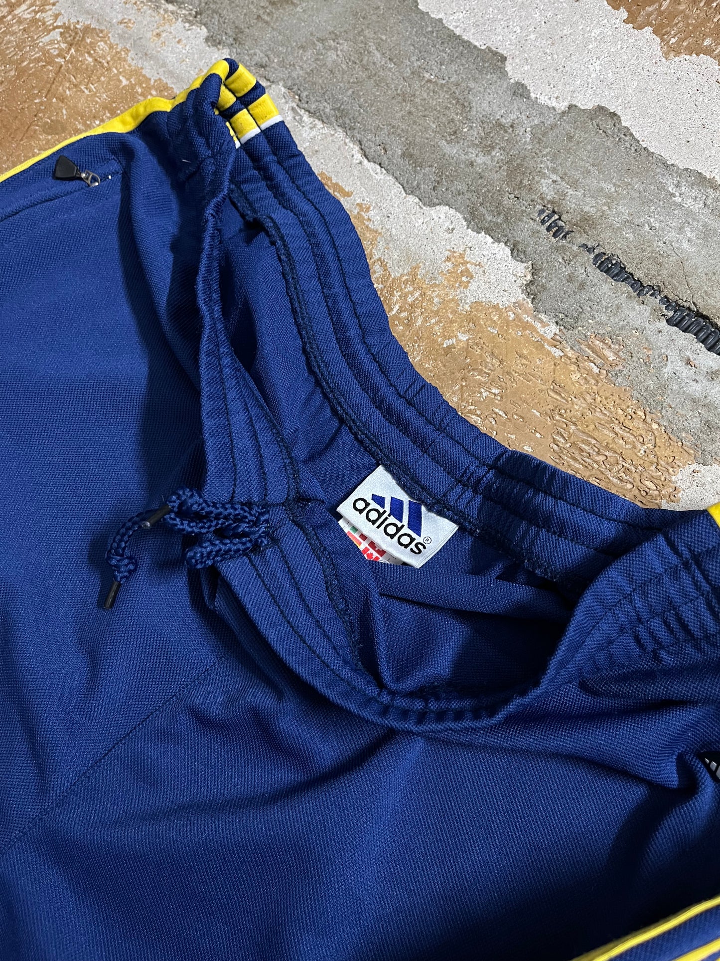 Adidas vintage sport shorts - M