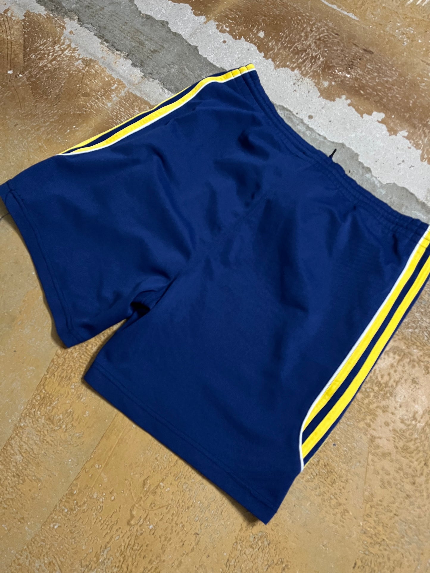 Adidas vintage sport shorts - M