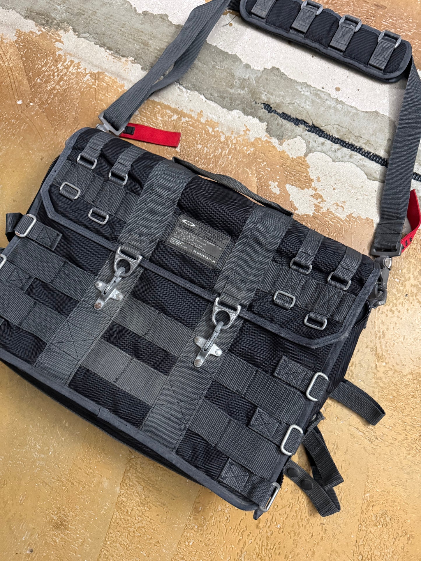 Oakley 2005 Dexter Tactical Field Gear laptop sling bag