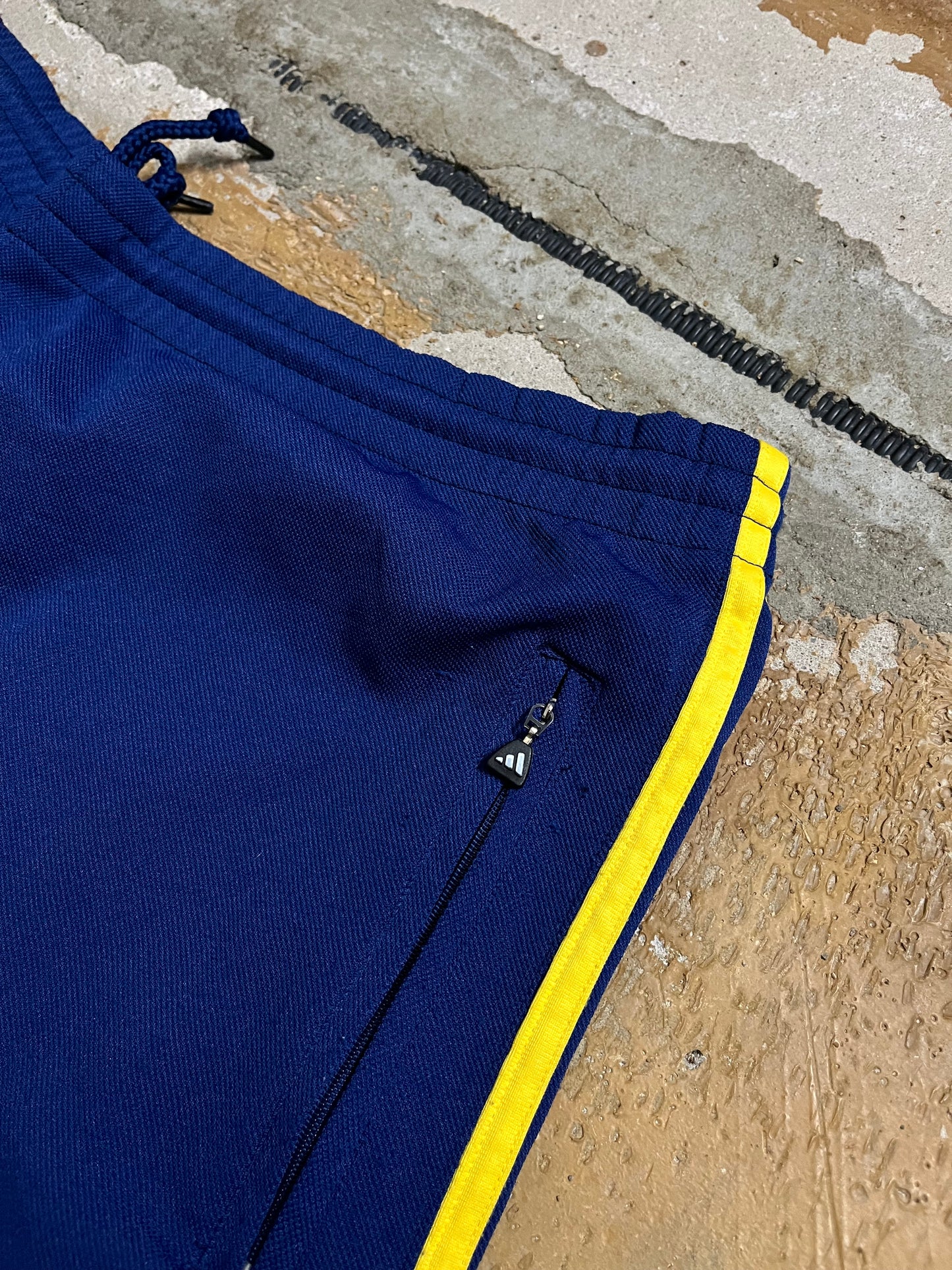 Adidas vintage sport shorts - M