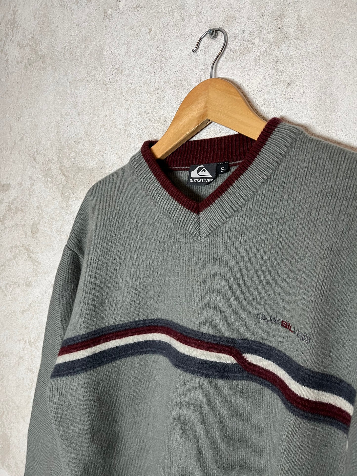 Quiksilver vintage V neck sweater - S