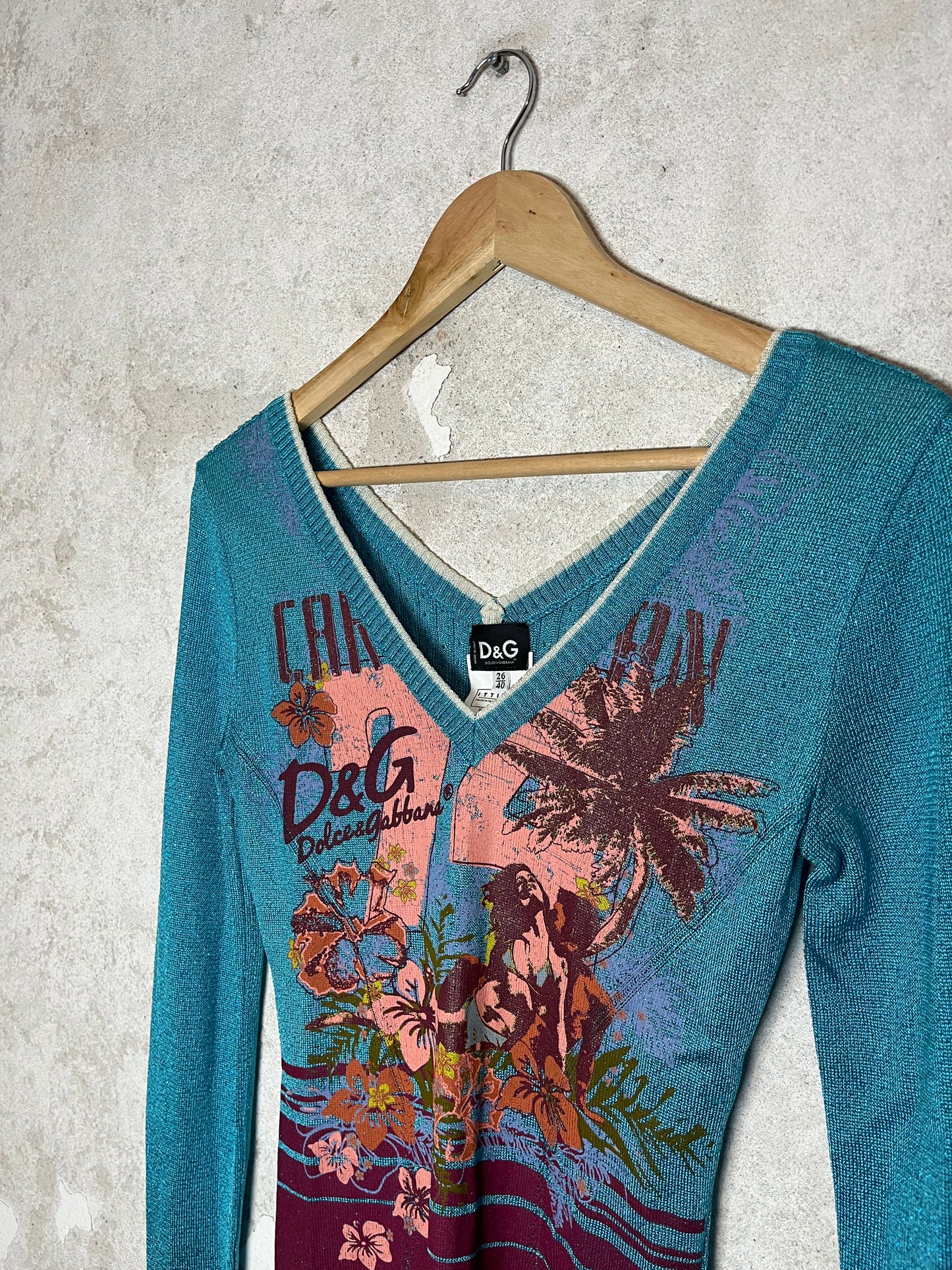 Dolce & Gabbana V neck sweatshirt - L