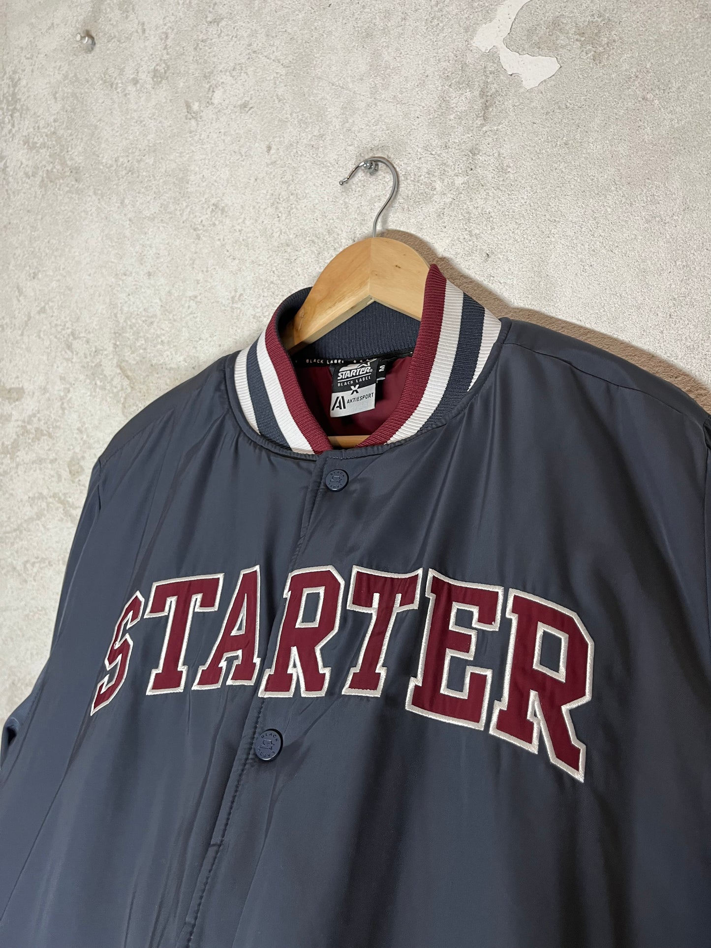 Starter baseball varsity jacket - M