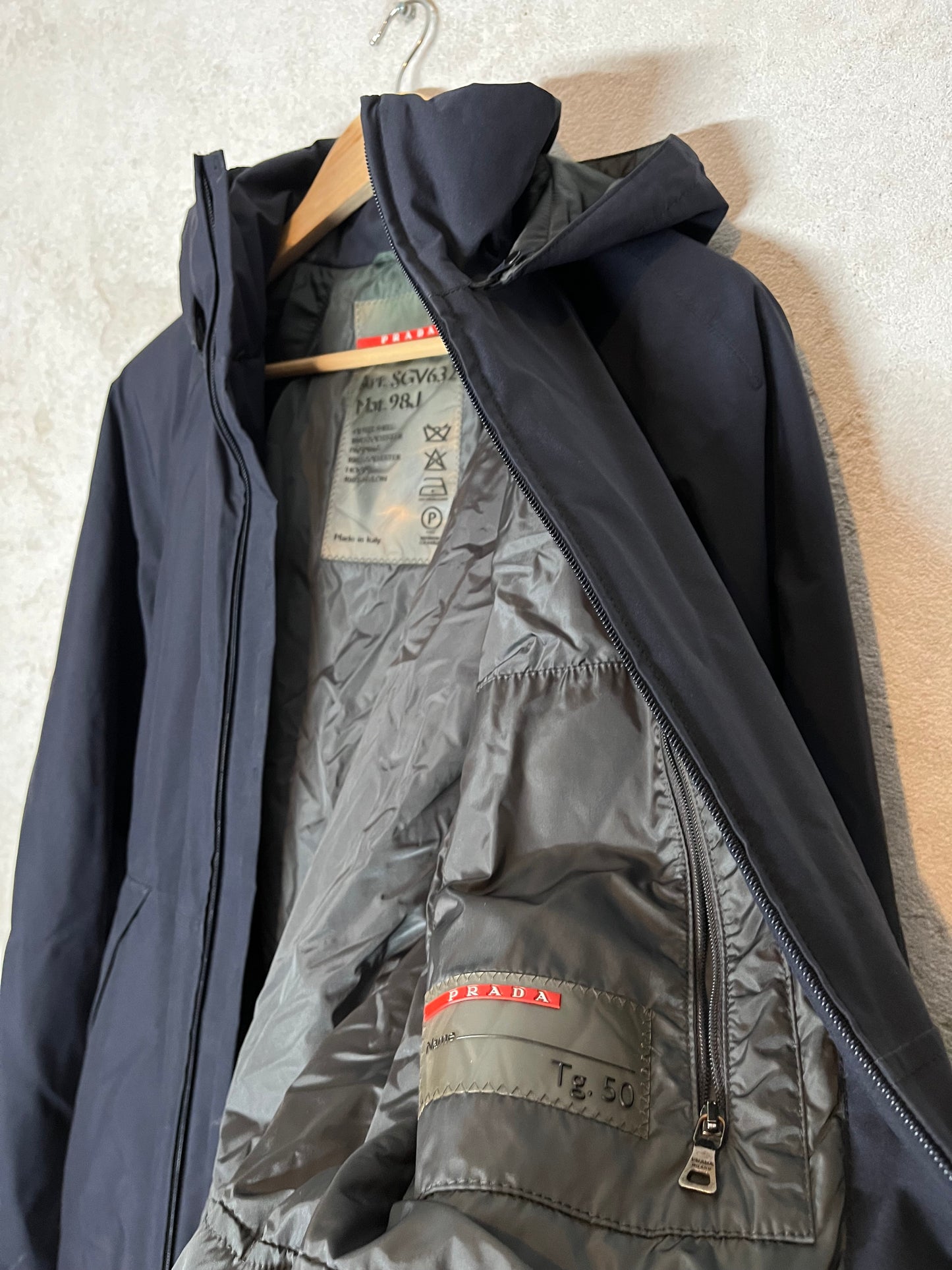 Prada Gore-Tex ski snowboard winter puffer jacket - M/L