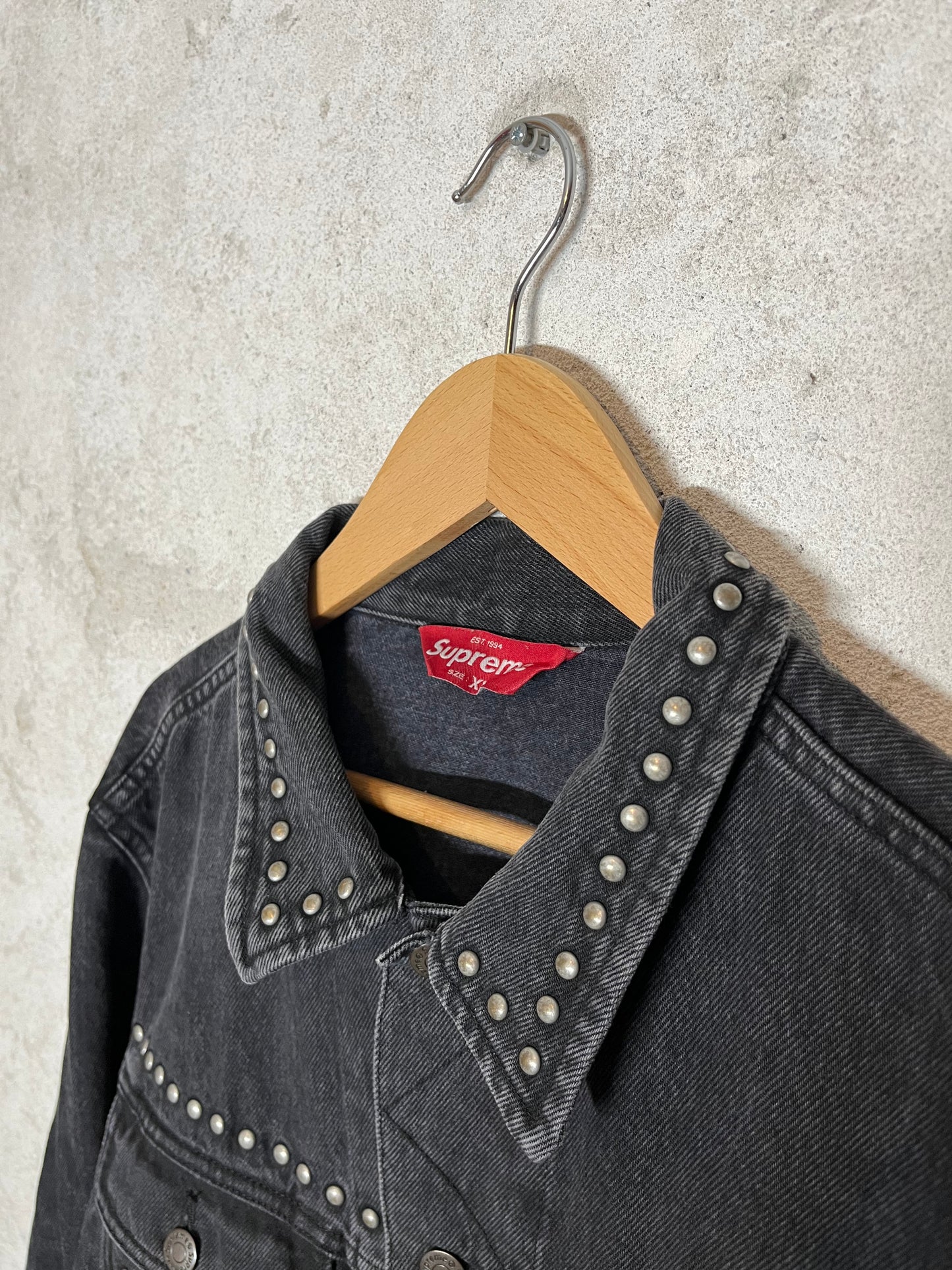 Supreme studded trucker denim jacket - XL