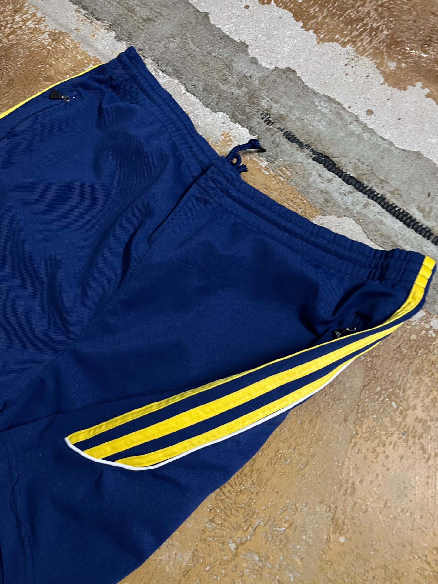 Adidas vintage sport shorts - M