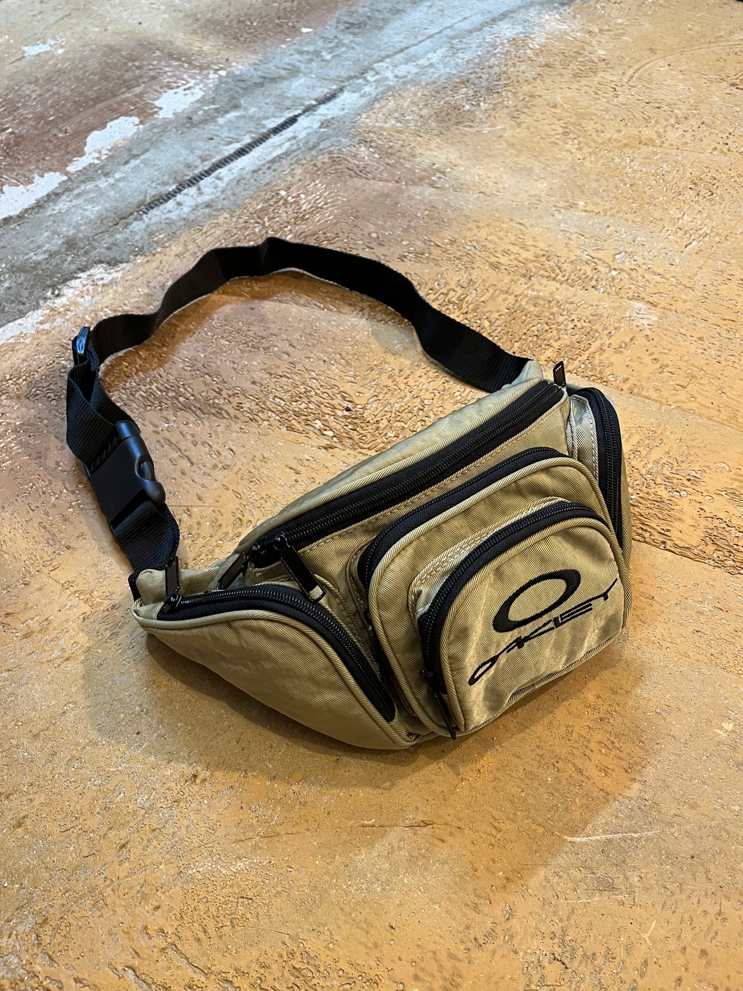 Oakley vintage retro beige waistbag - OS