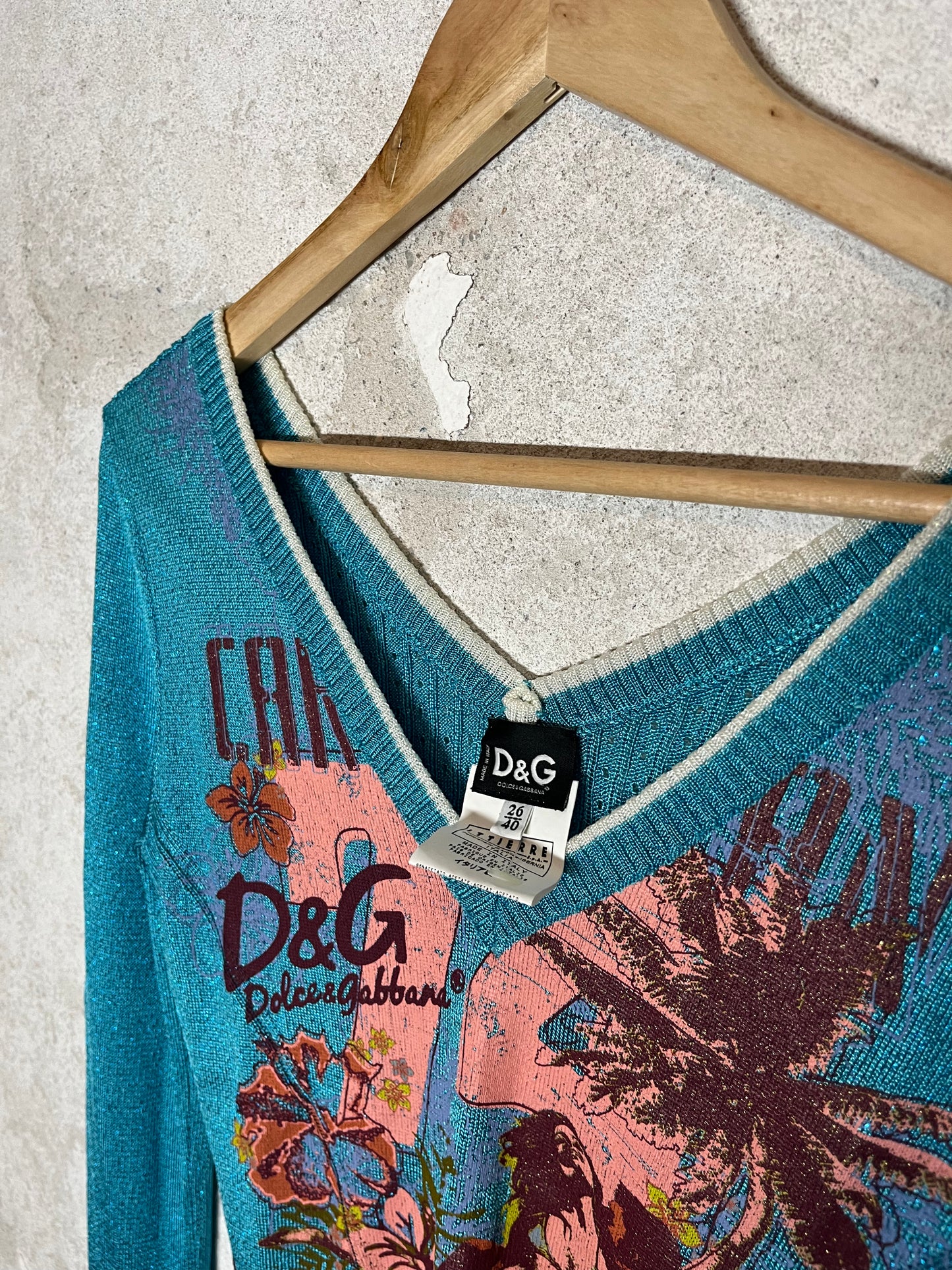 Dolce & Gabbana V neck sweatshirt - L