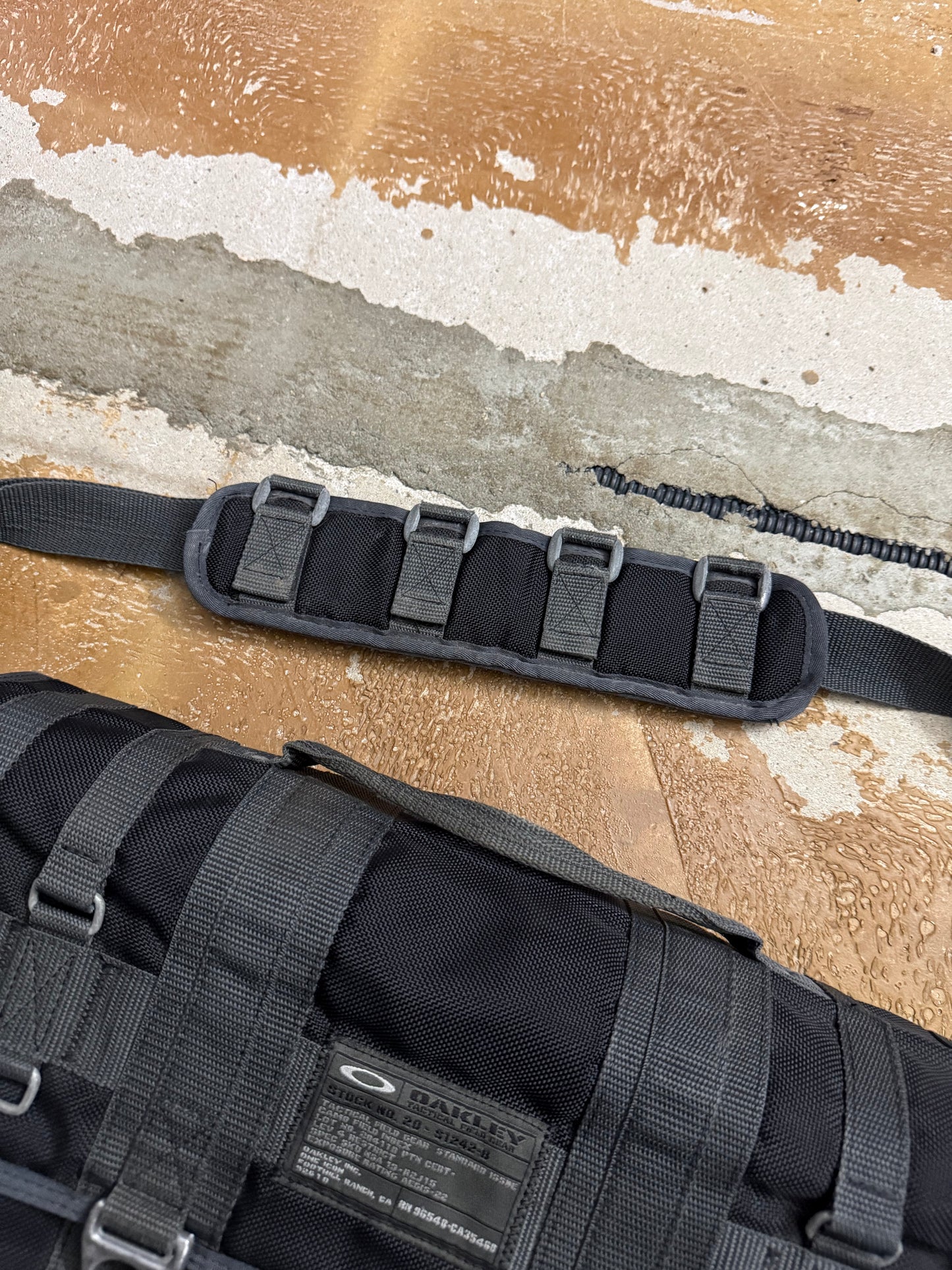 Oakley 2005 Dexter Tactical Field Gear laptop sling bag