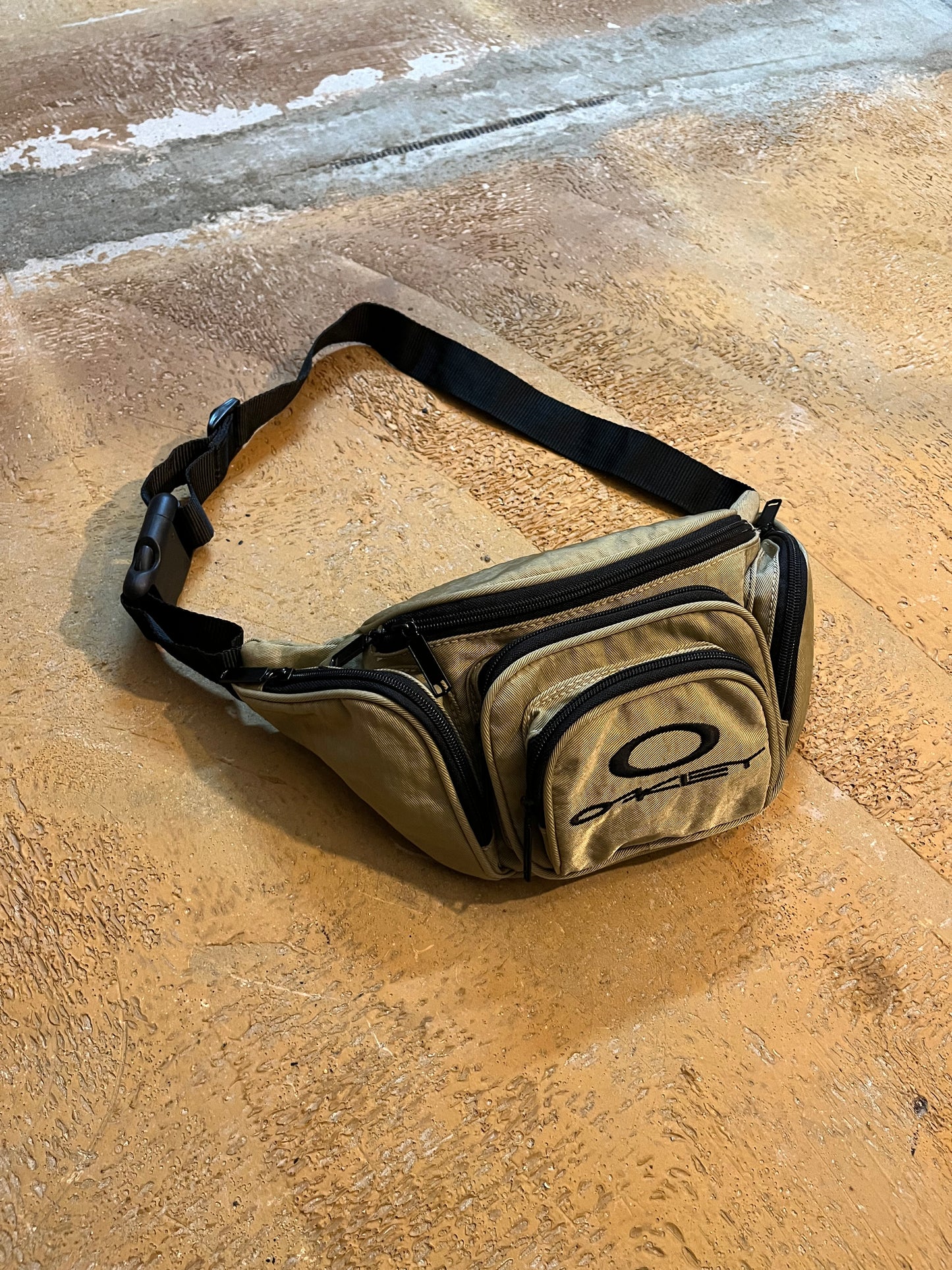 Oakley vintage retro beige waistbag - OS