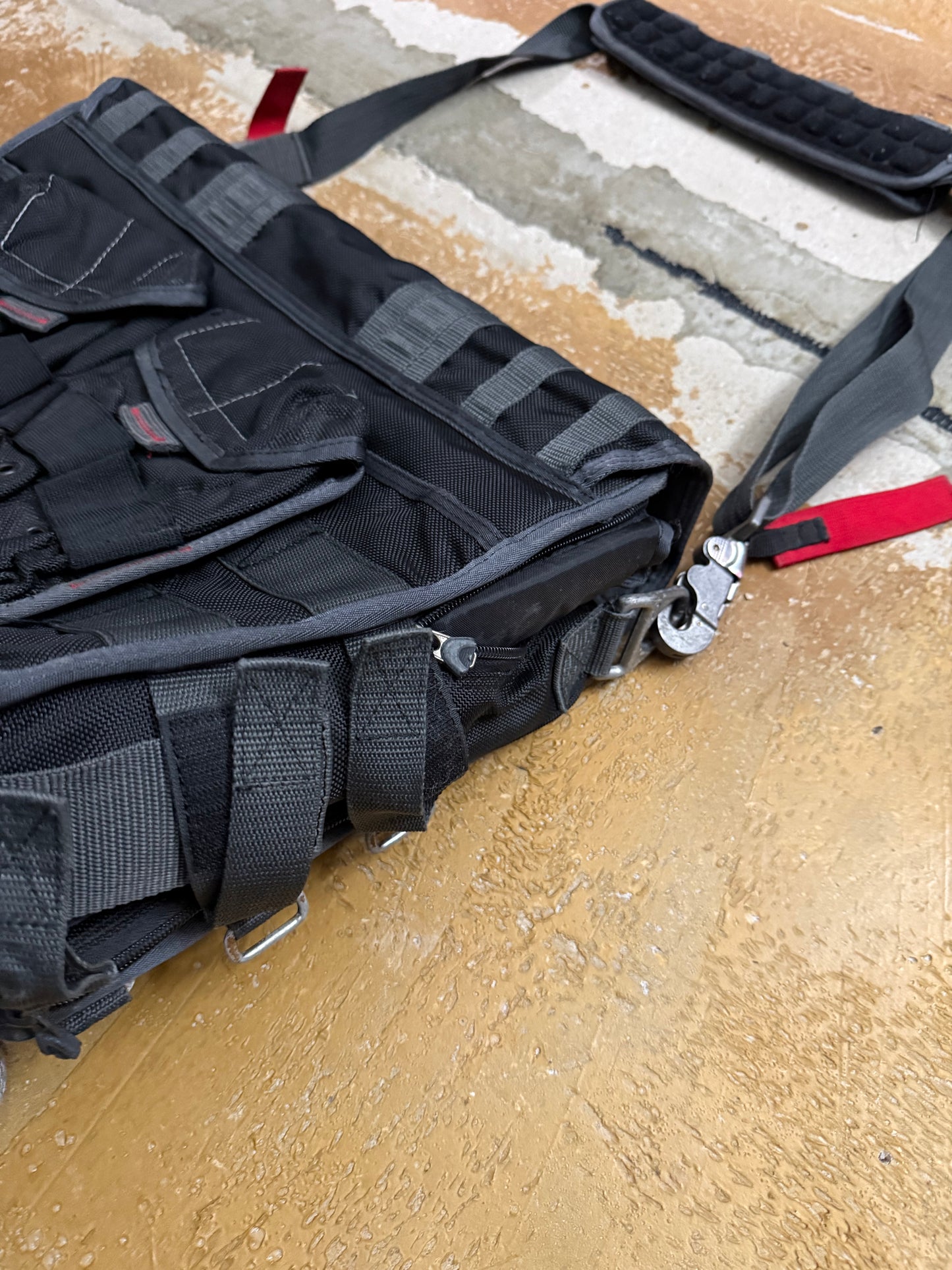 Oakley 2005 Dexter Tactical Field Gear laptop sling bag