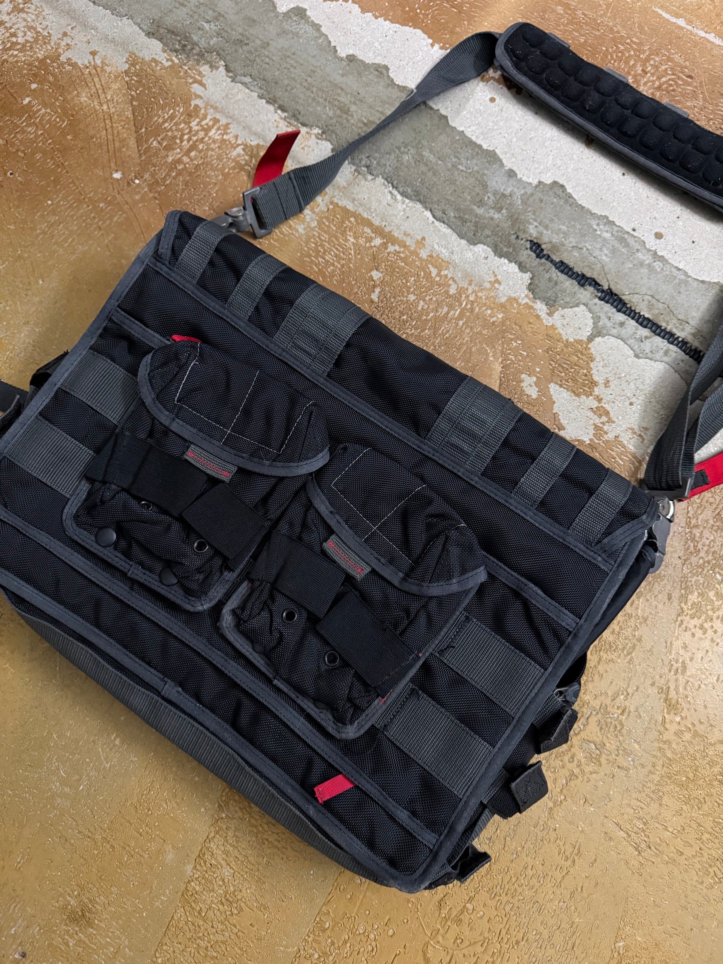 Oakley 2005 Dexter Tactical Field Gear laptop sling bag