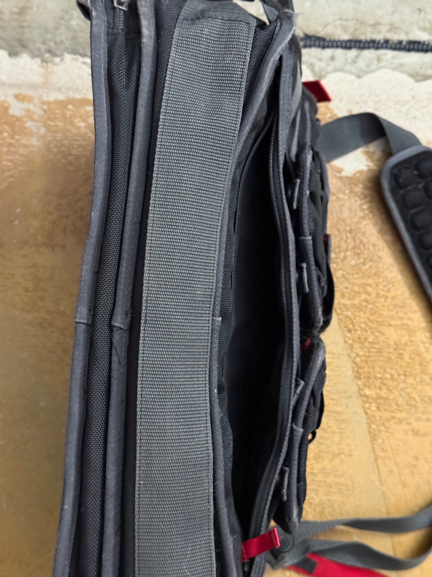 Oakley 2005 Dexter Tactical Field Gear laptop sling bag