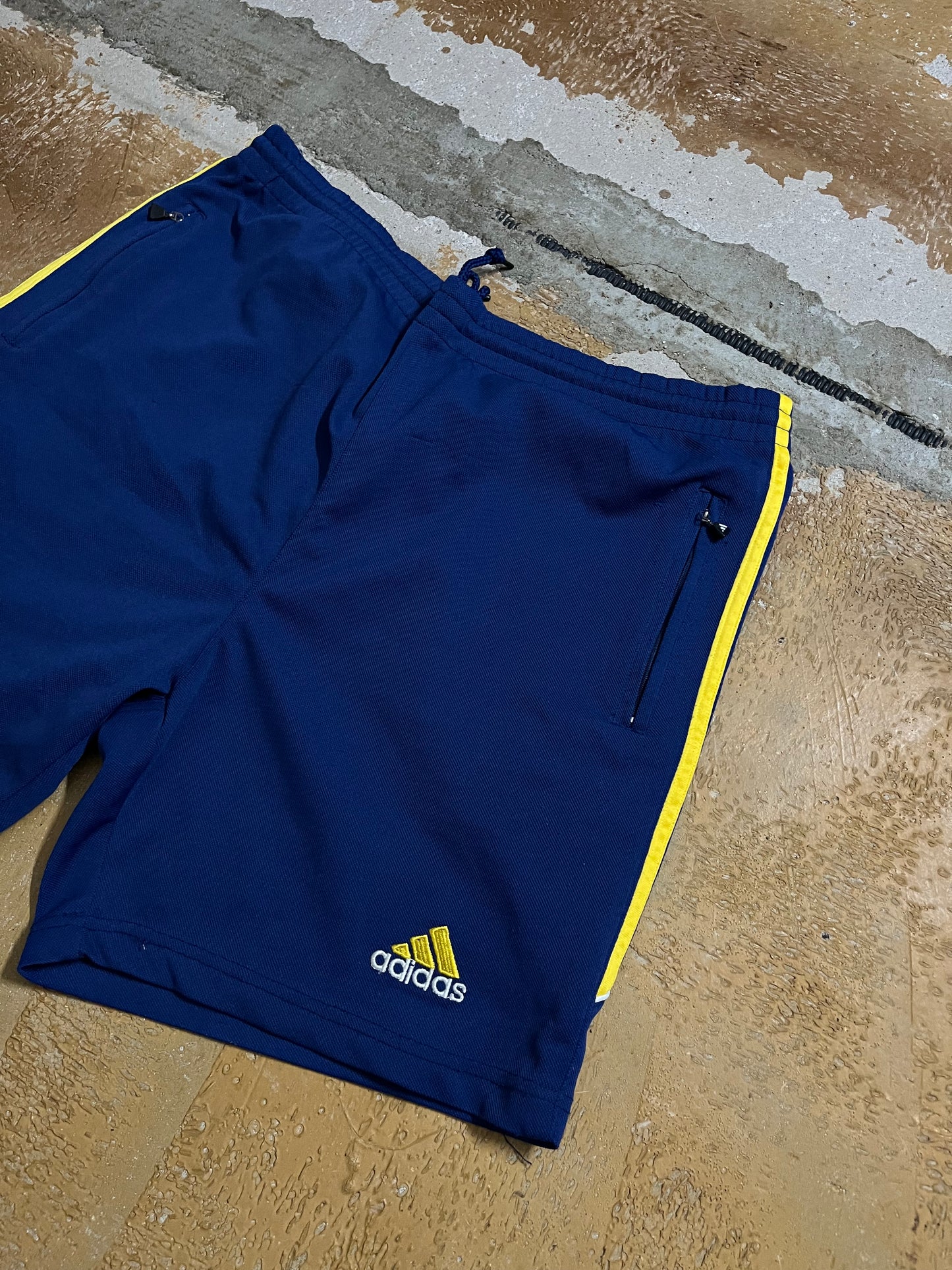 Adidas vintage sport shorts - M