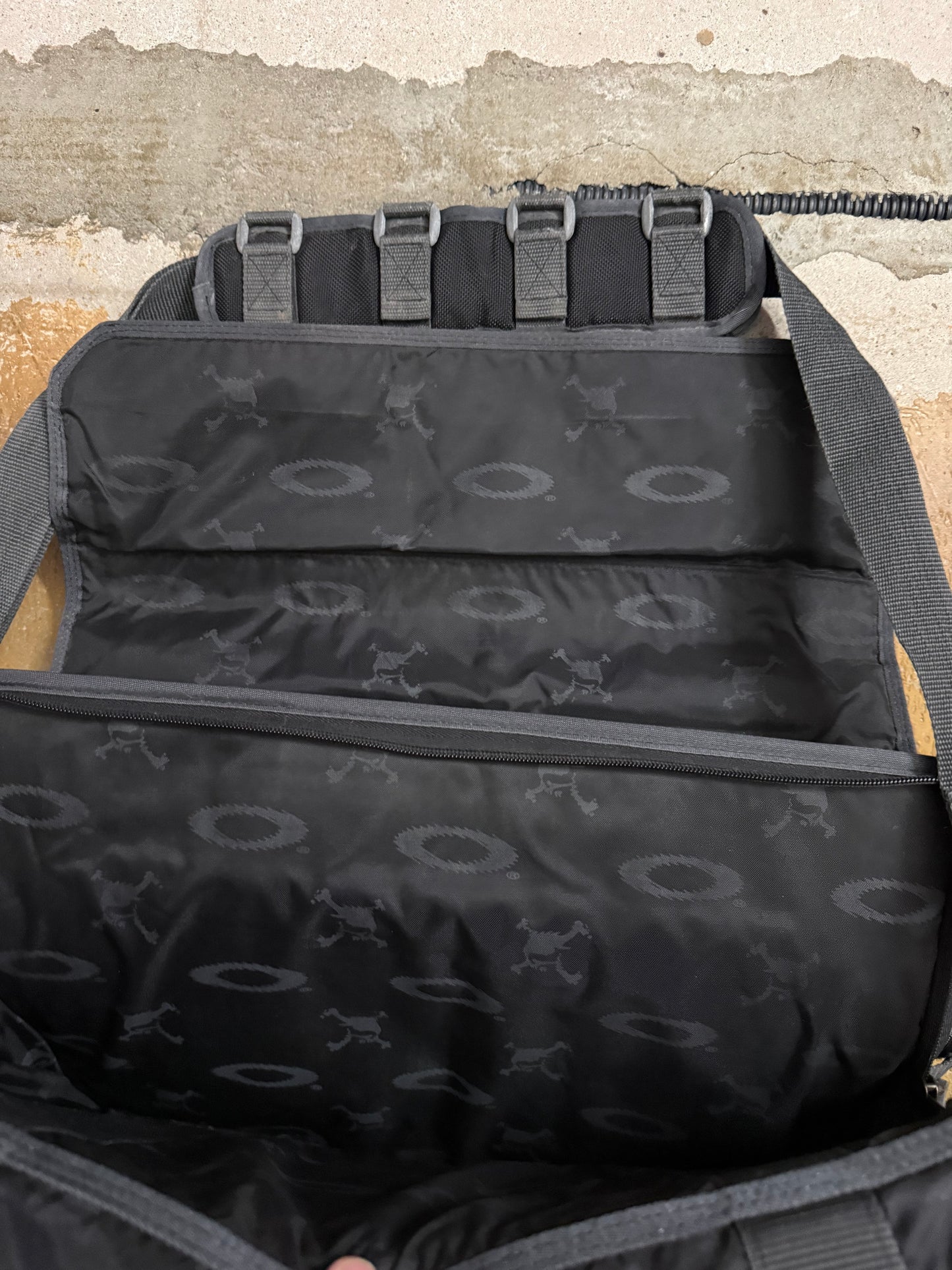 Oakley 2005 Dexter Tactical Field Gear laptop sling bag