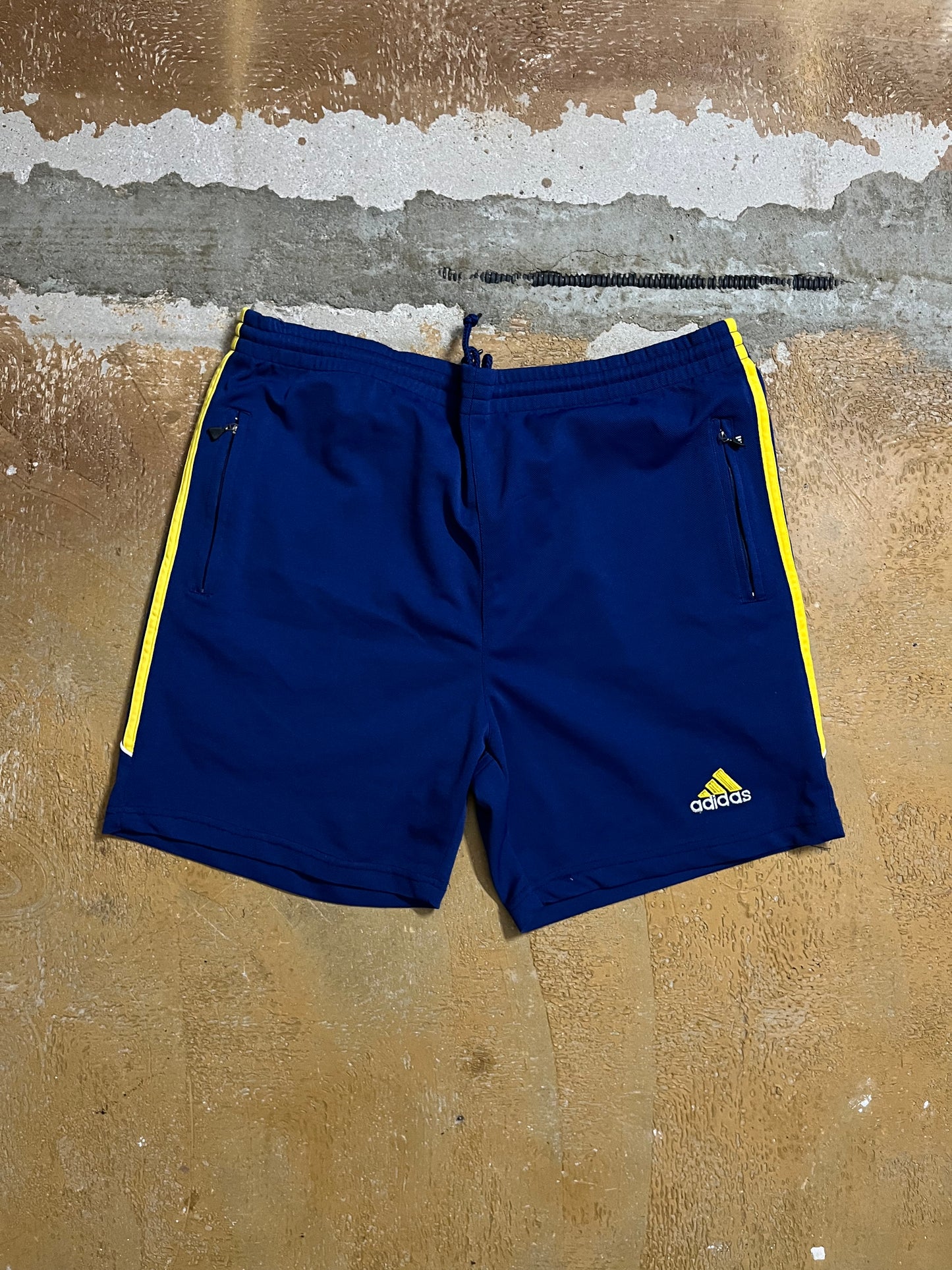 Adidas vintage sport shorts - M