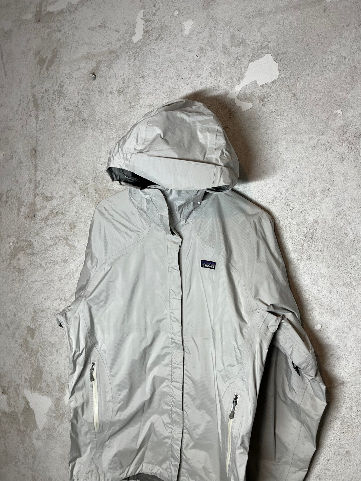 Patagonia hiking wind rain jacket gorpcore