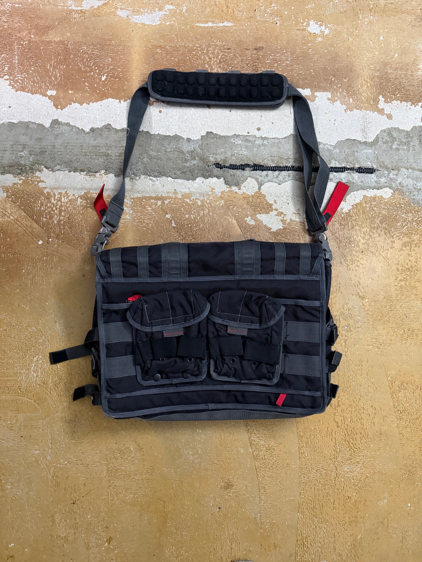 Oakley 2005 Dexter Tactical Field Gear laptop sling bag