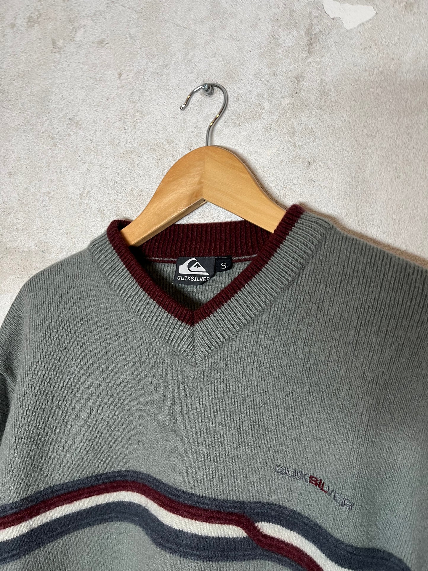 Quiksilver vintage V neck sweater - S