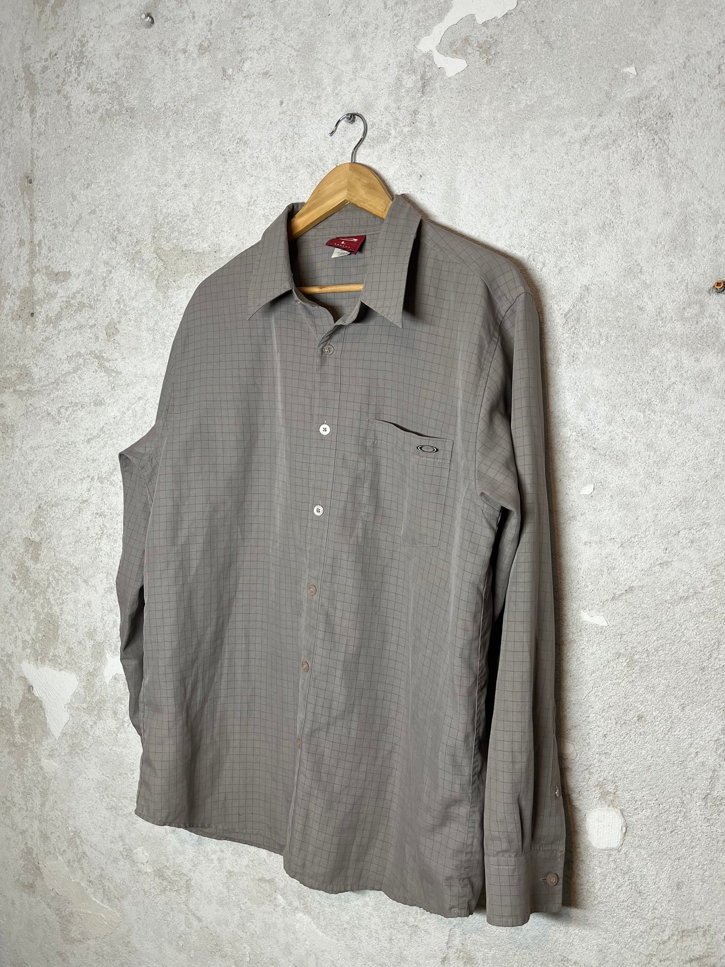 Oakley 2000s vintage retro overshirt with metal detail logo - L