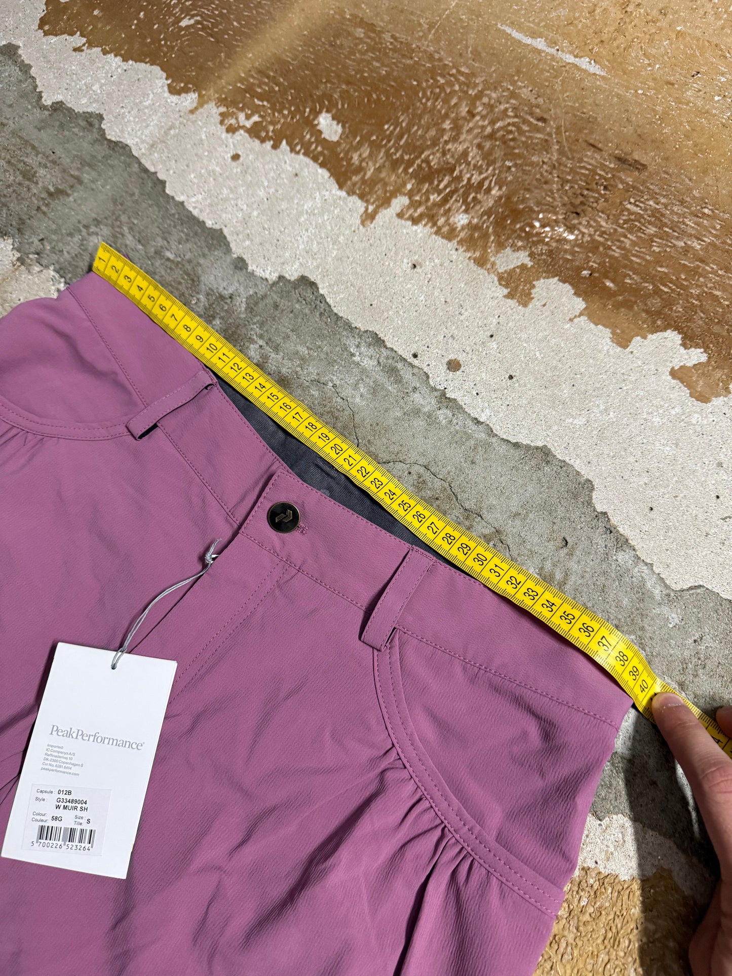 Peak Performance NEW shorts pink - S