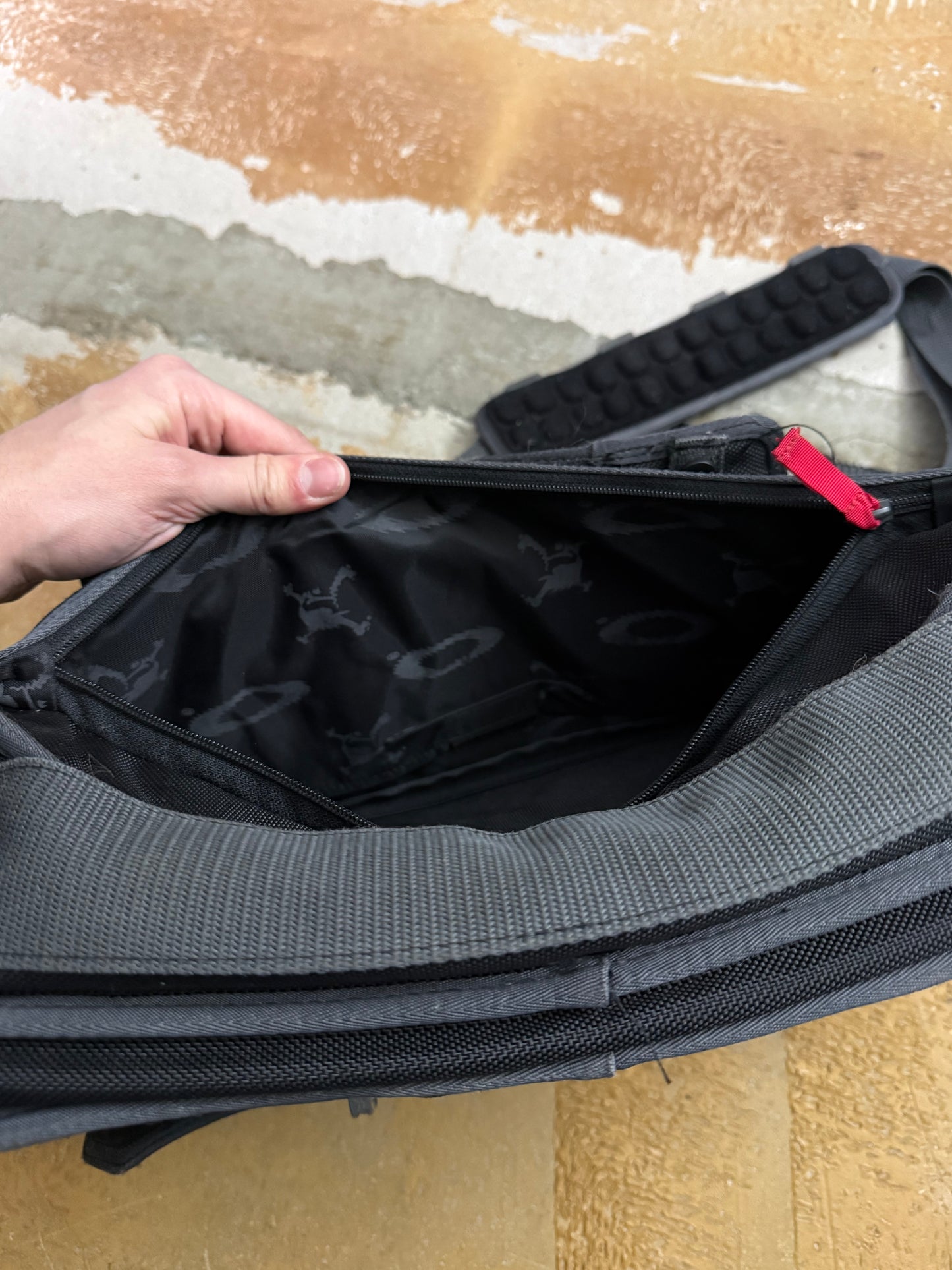 Oakley 2005 Dexter Tactical Field Gear laptop sling bag