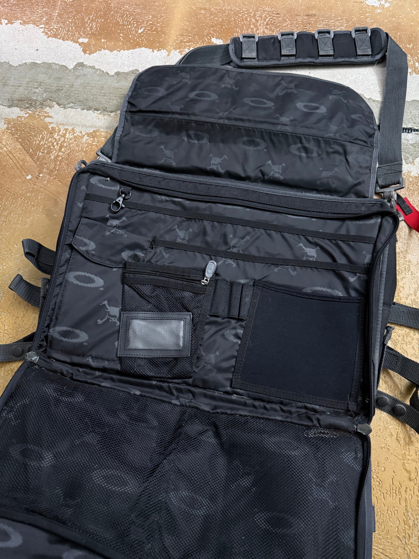 Oakley 2005 Dexter Tactical Field Gear laptop sling bag