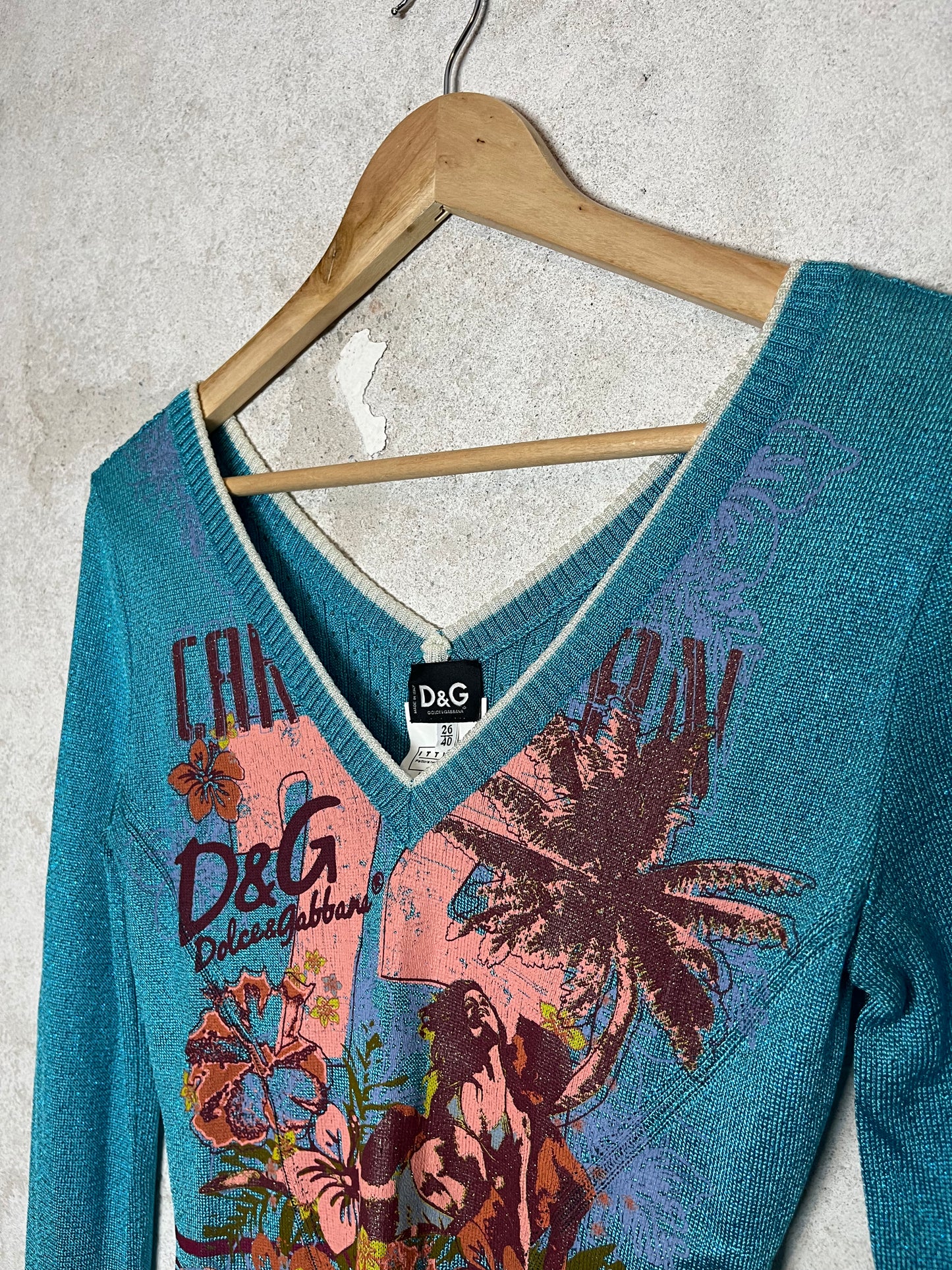 Dolce & Gabbana V neck sweatshirt - L