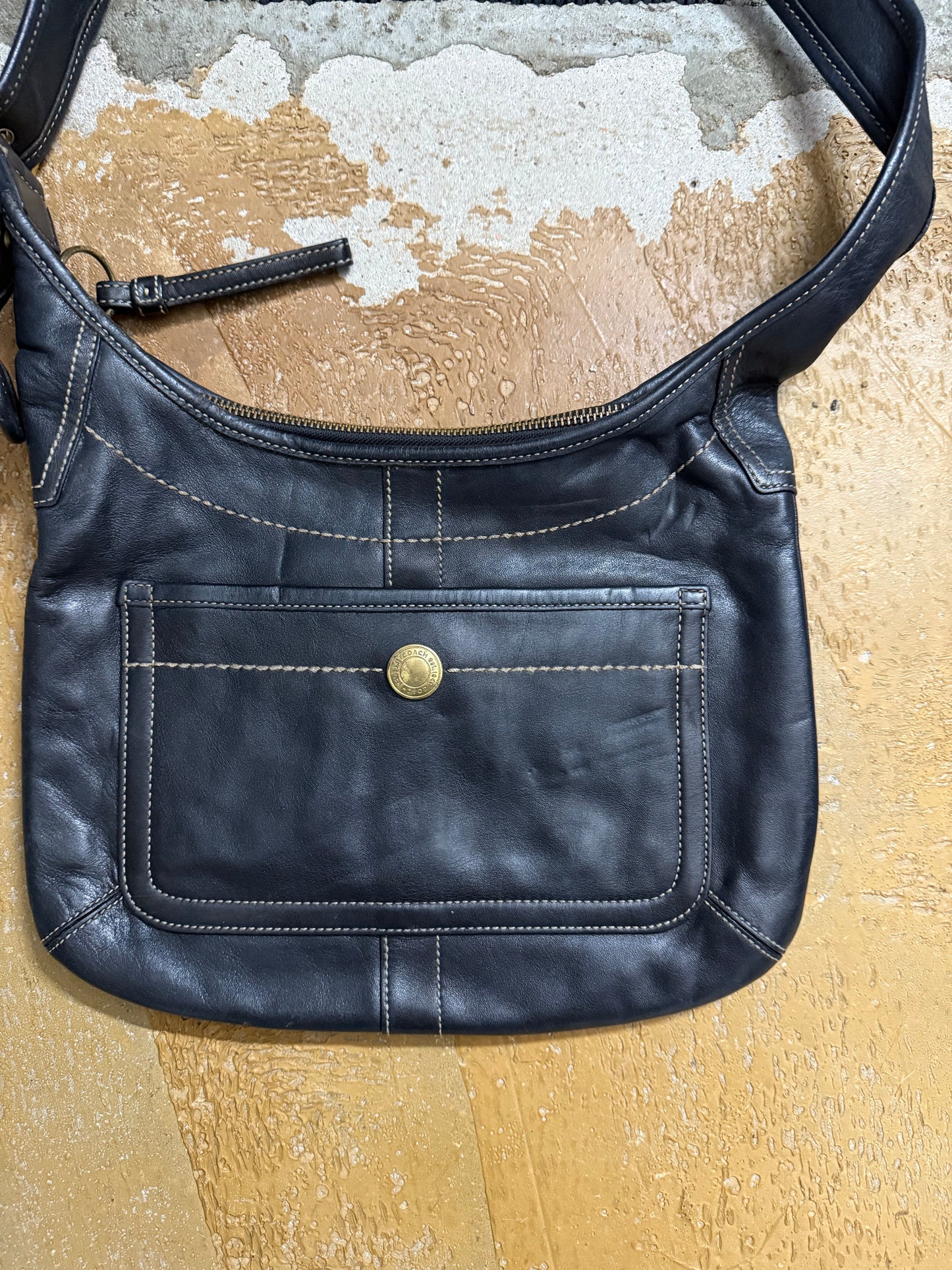 Coach vintage black / gold leather bag