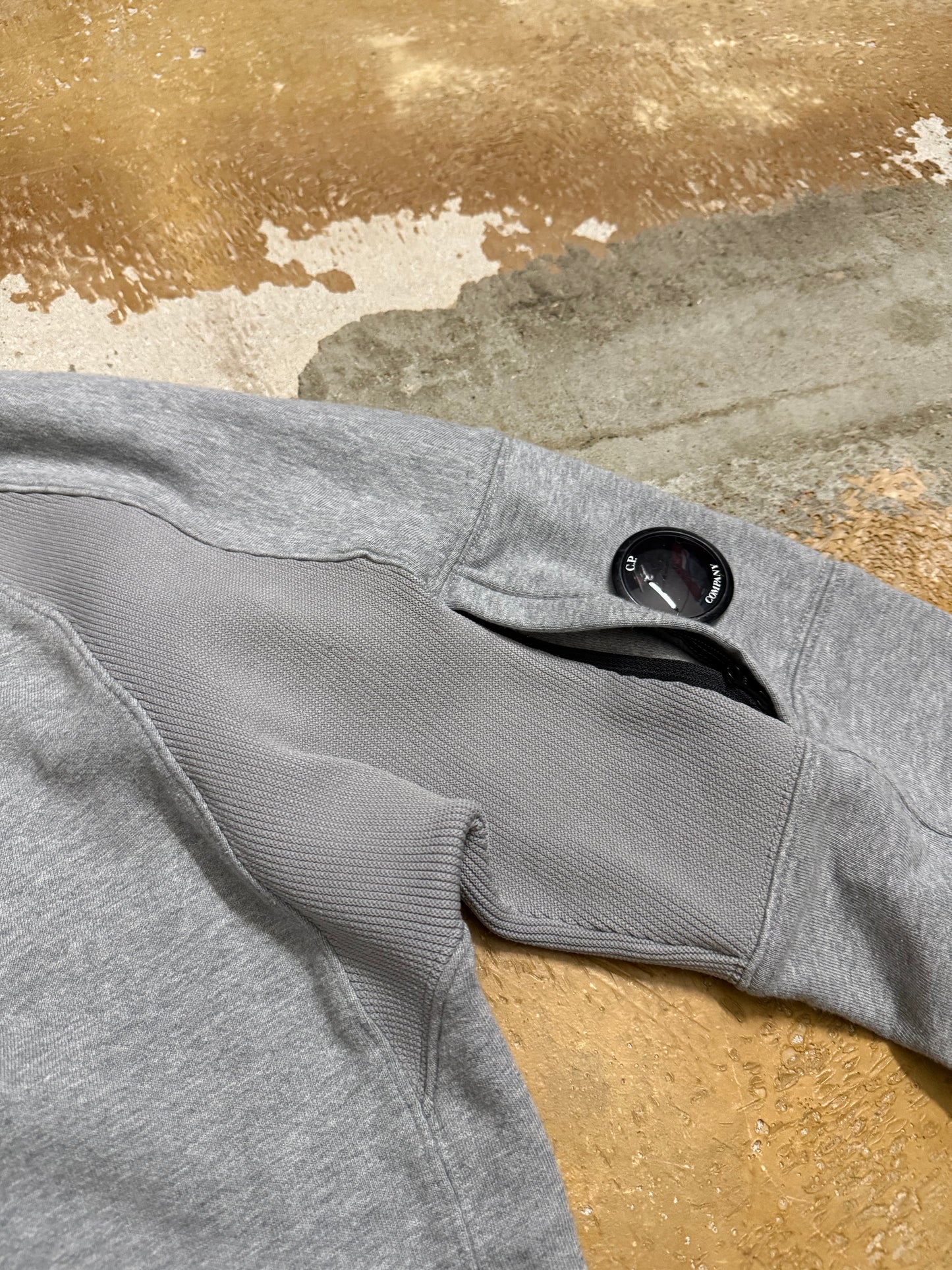 CP company lense sweater - L