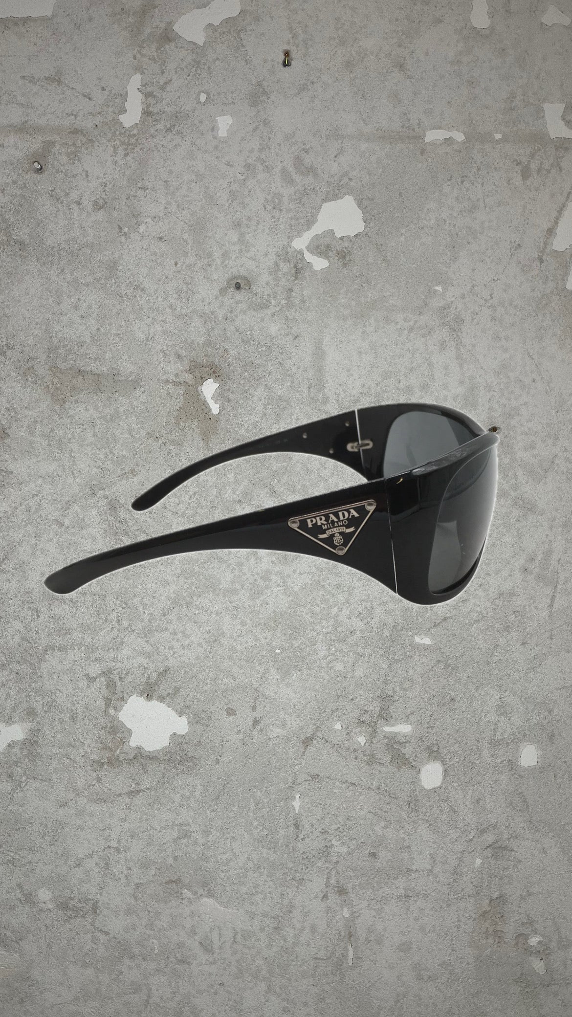 Prada vintage sunglasses (SPR14L 1AB-1A1 120 3N)