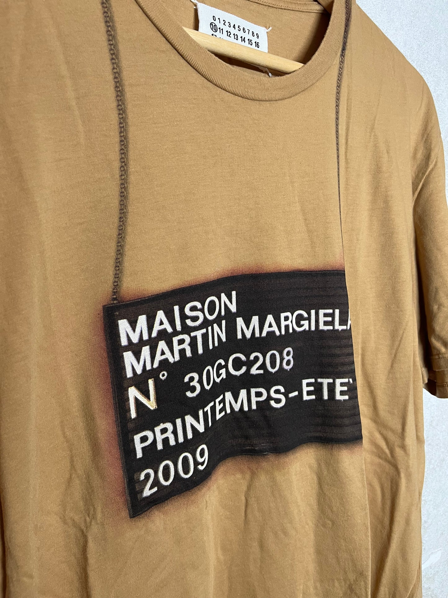 Maison Margiela hanging sign tee-shirt - S