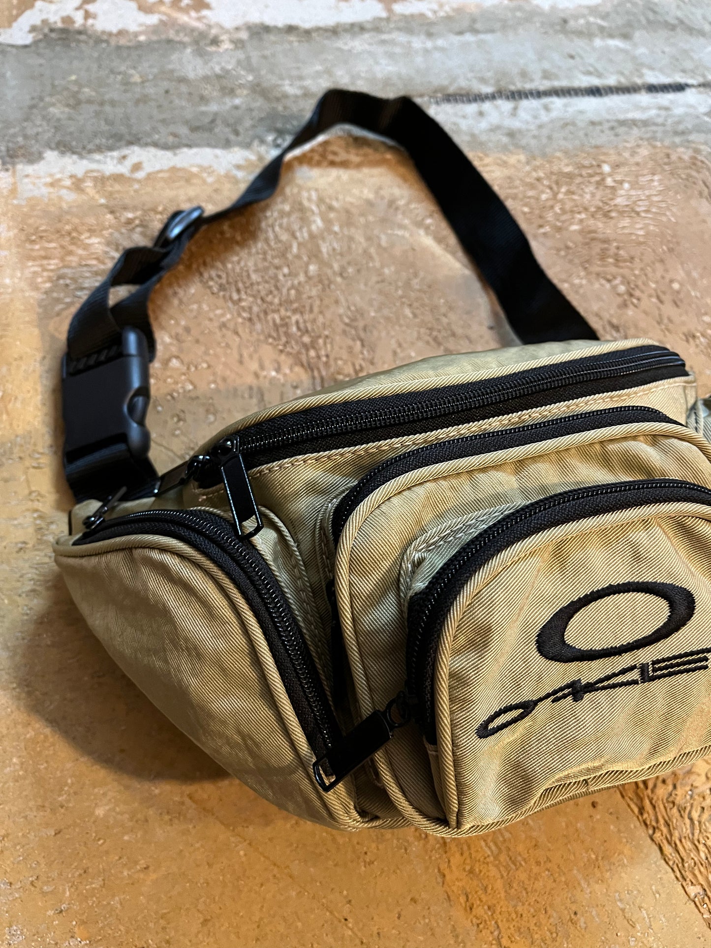 Oakley vintage retro beige waistbag - OS