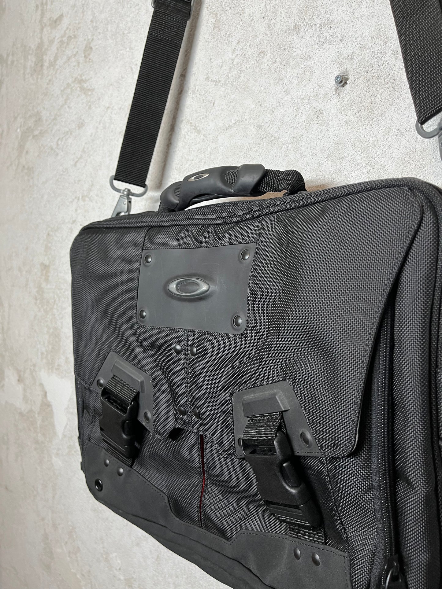 Oakley 2000s vintage retro archive laptop bag