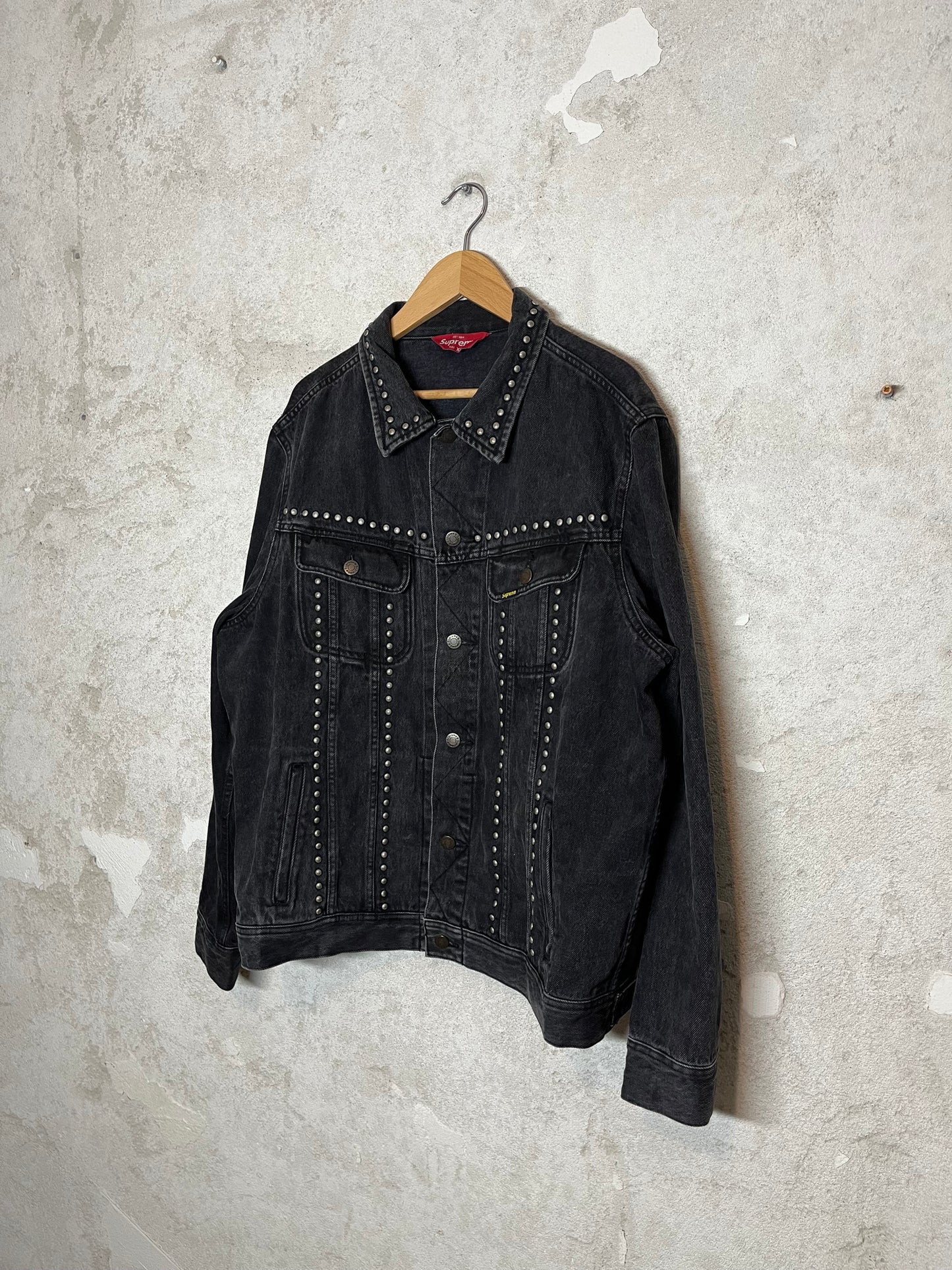 Supreme studded trucker denim jacket - XL