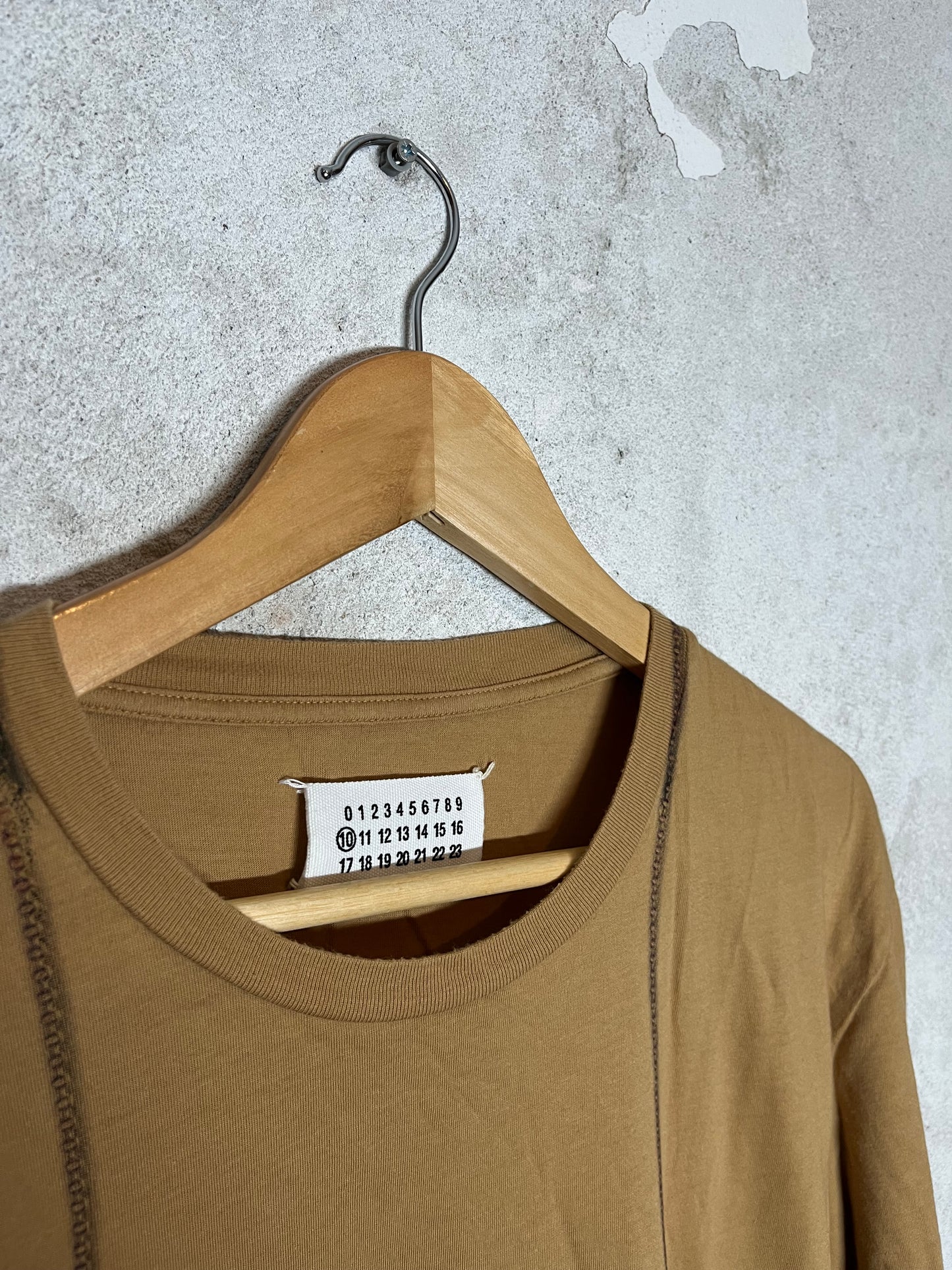 Maison Margiela hanging sign tee-shirt - S