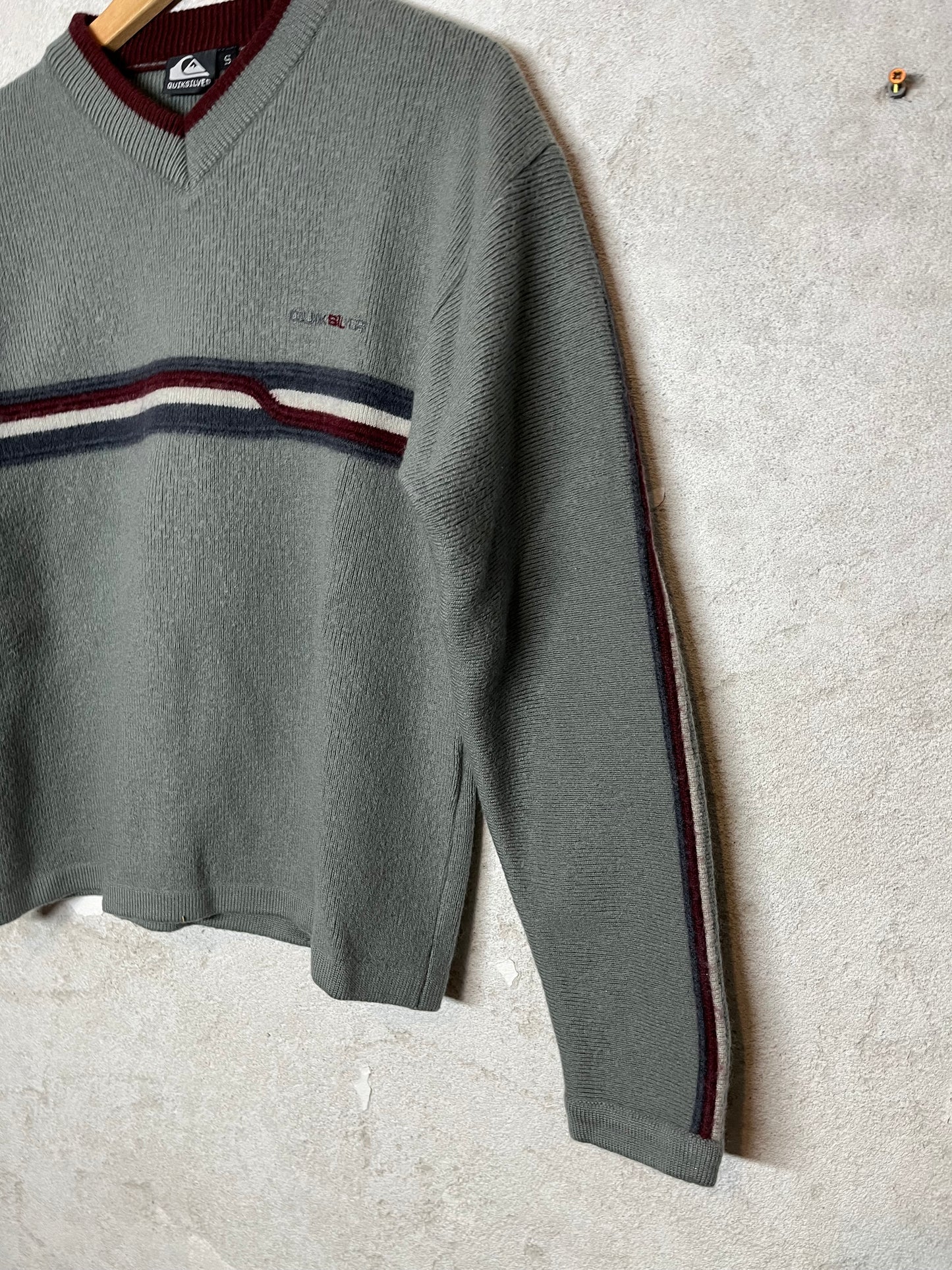 Quiksilver vintage V neck sweater - S